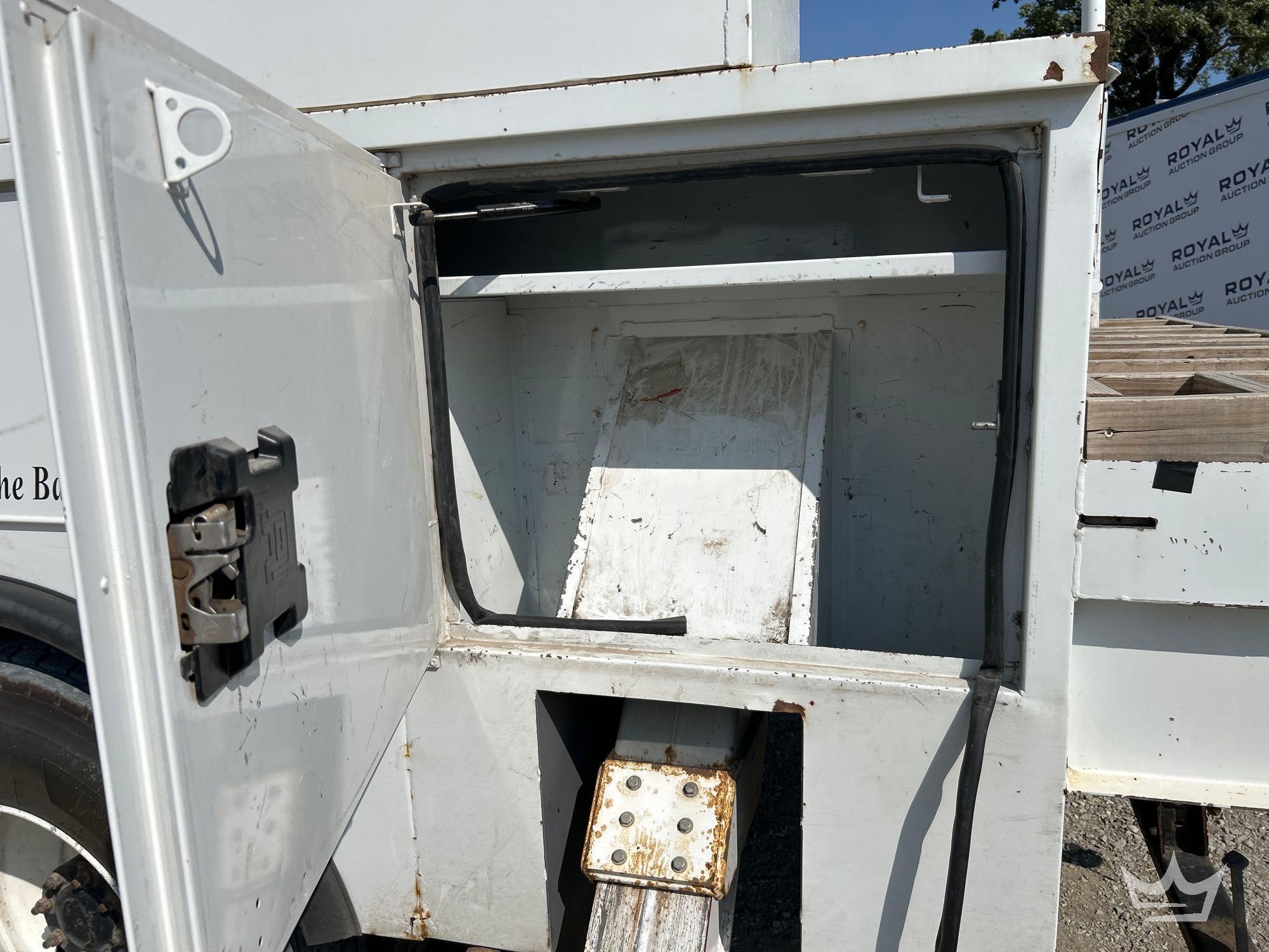 2019 Freightliner M2106