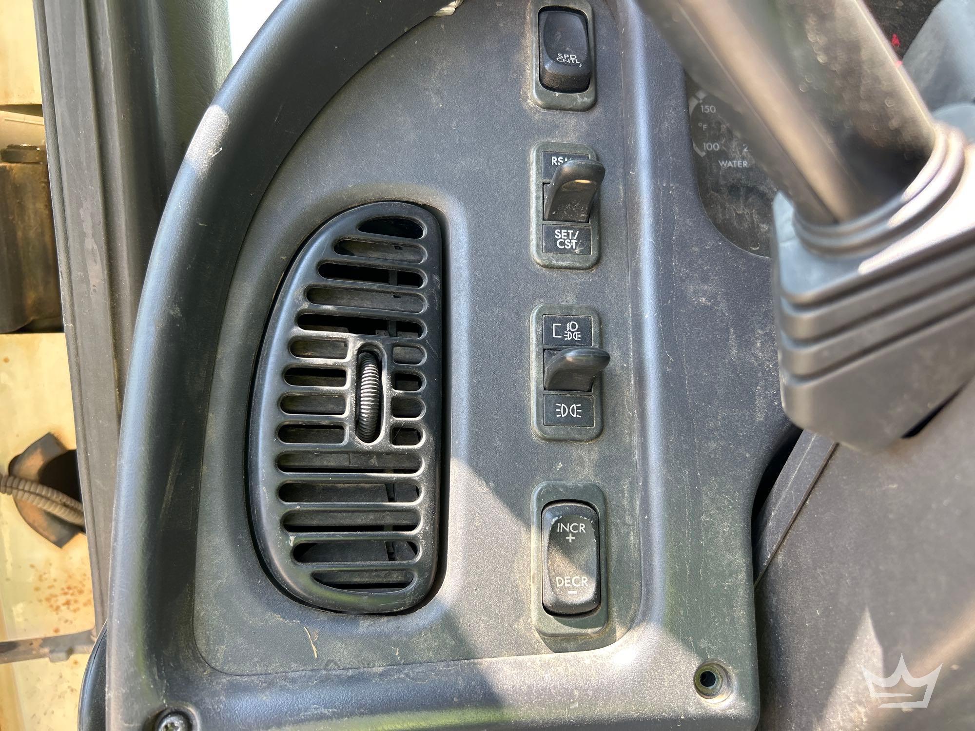 2012 Freightliner M2 106