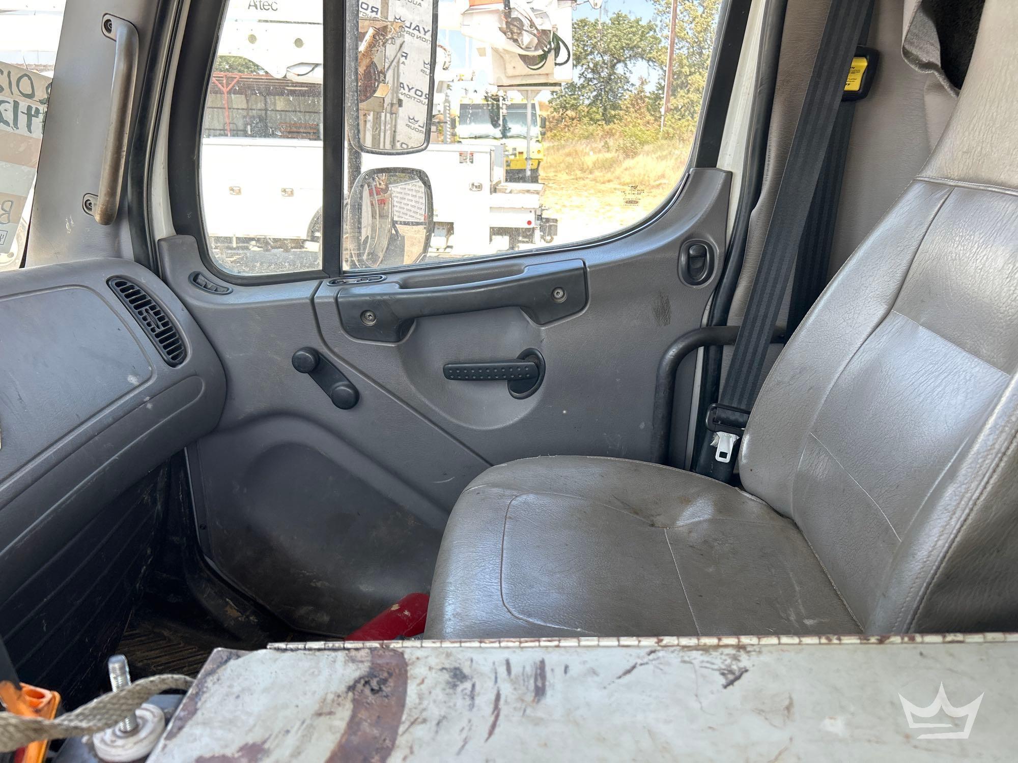 2012 Freightliner M2 106