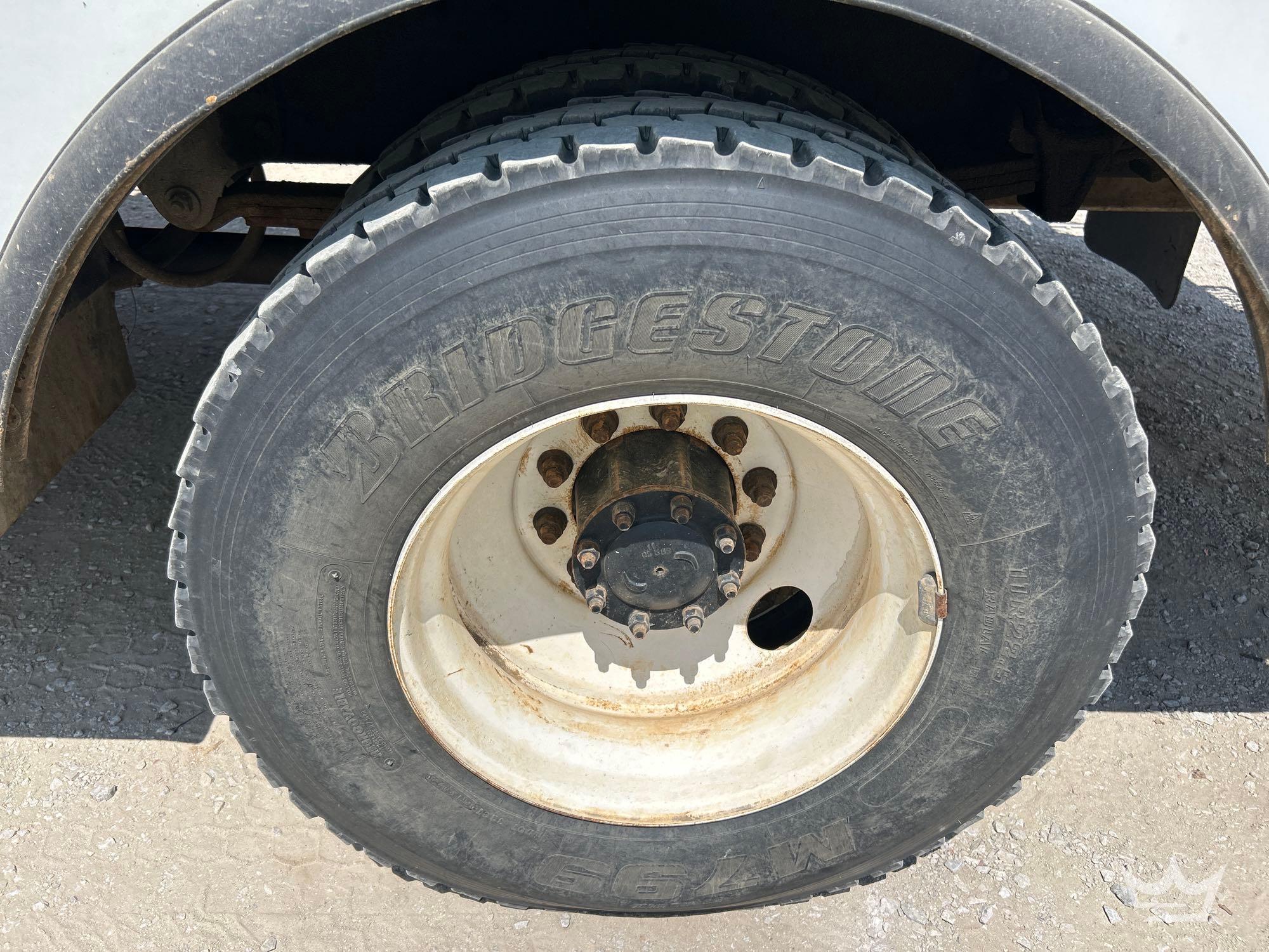 2012 Freightliner M2 106