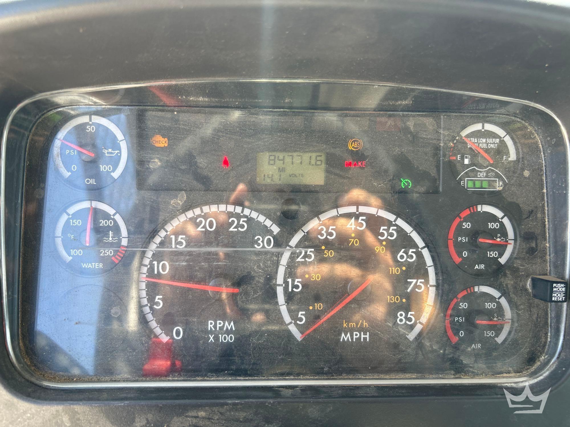 2013 Freightliner M2 106