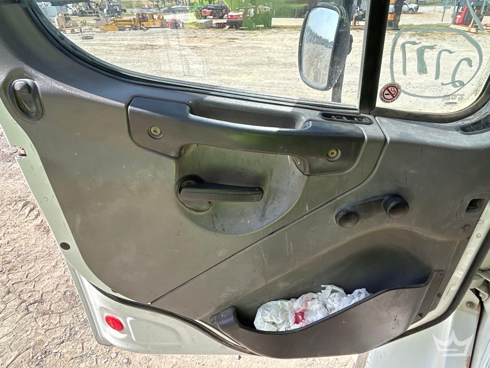 2014 Freightliner M2 106