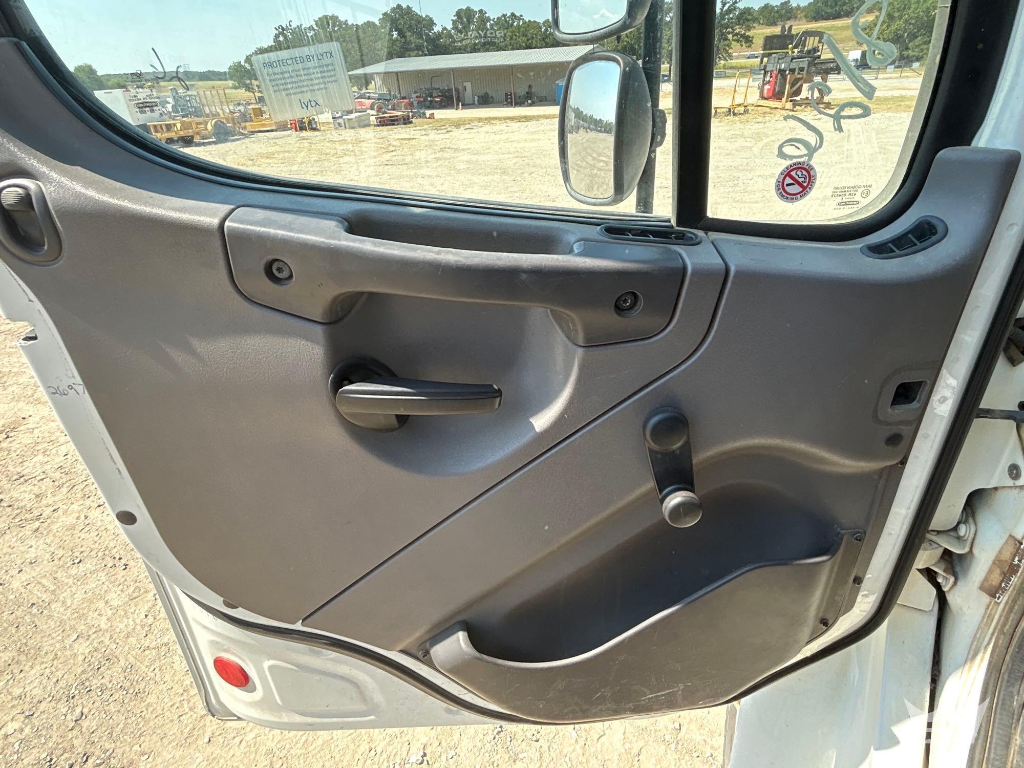 2016 Freightliner M2 106