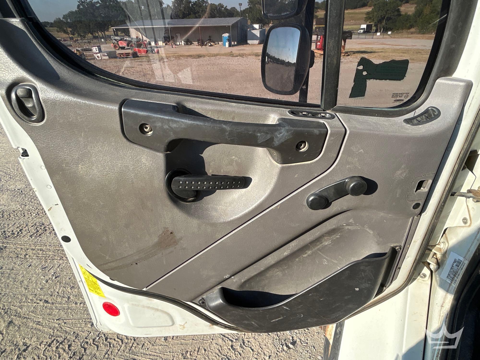 2014 Freightliner M2 106