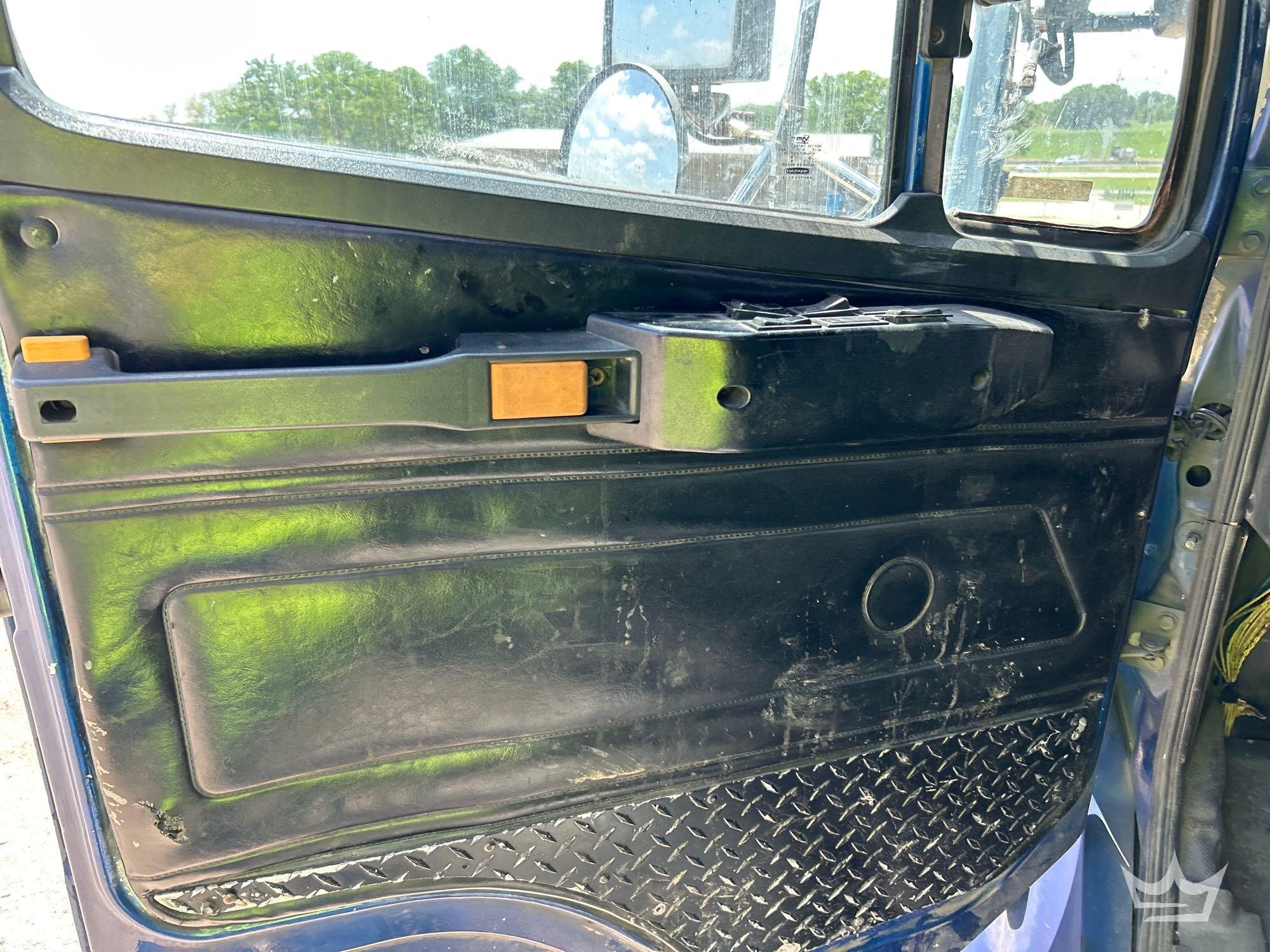 2001 Freightliner FL112
