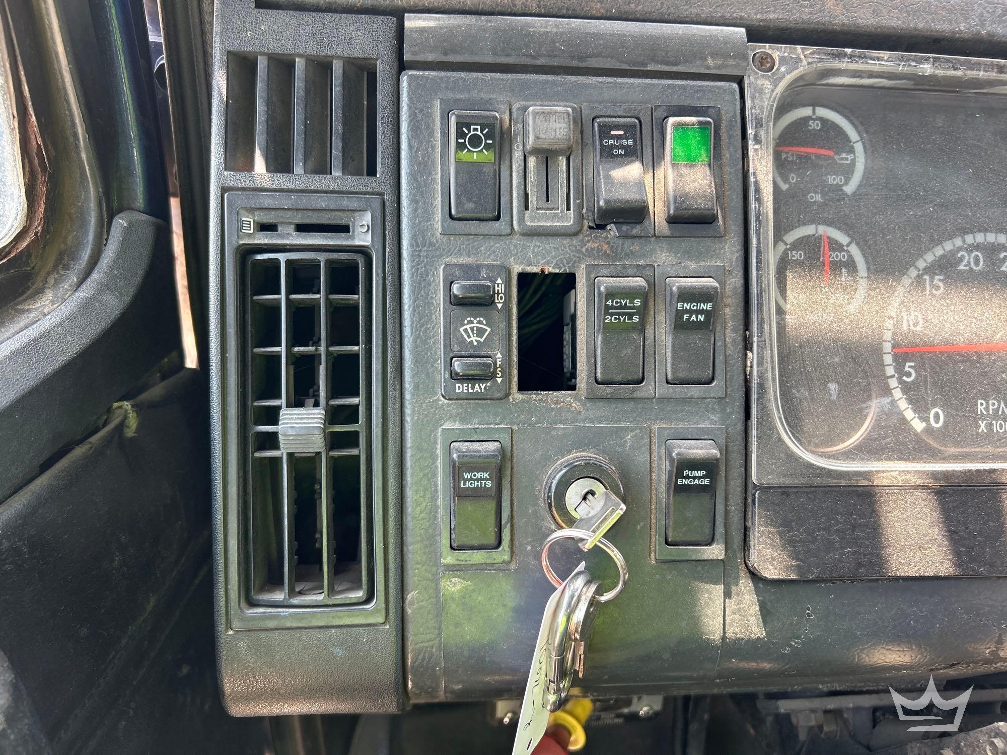 2001 Freightliner FL112