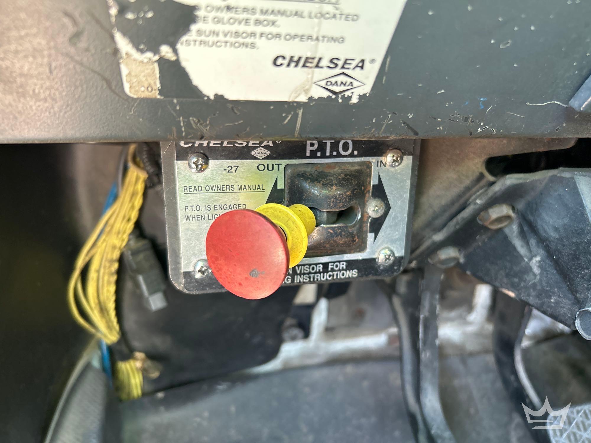 2001 Freightliner FL112