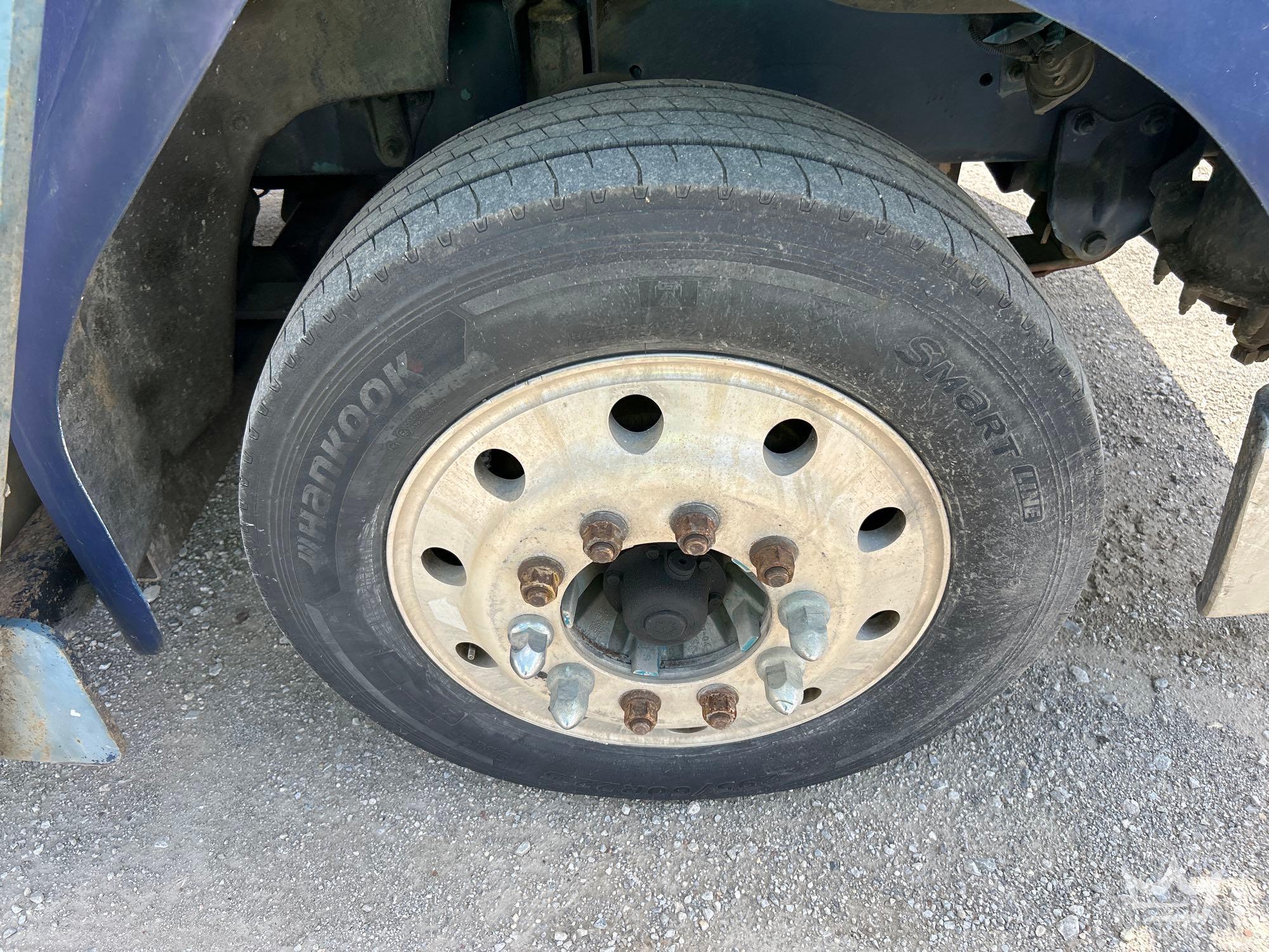 2001 Freightliner FL112