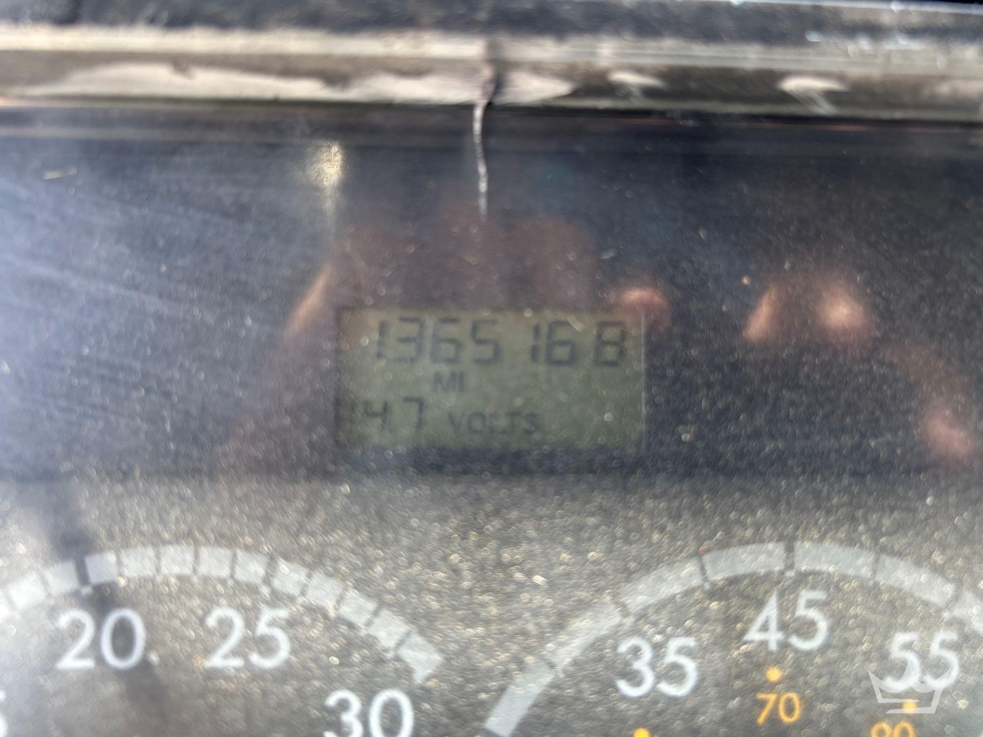 2001 Freightliner FL112