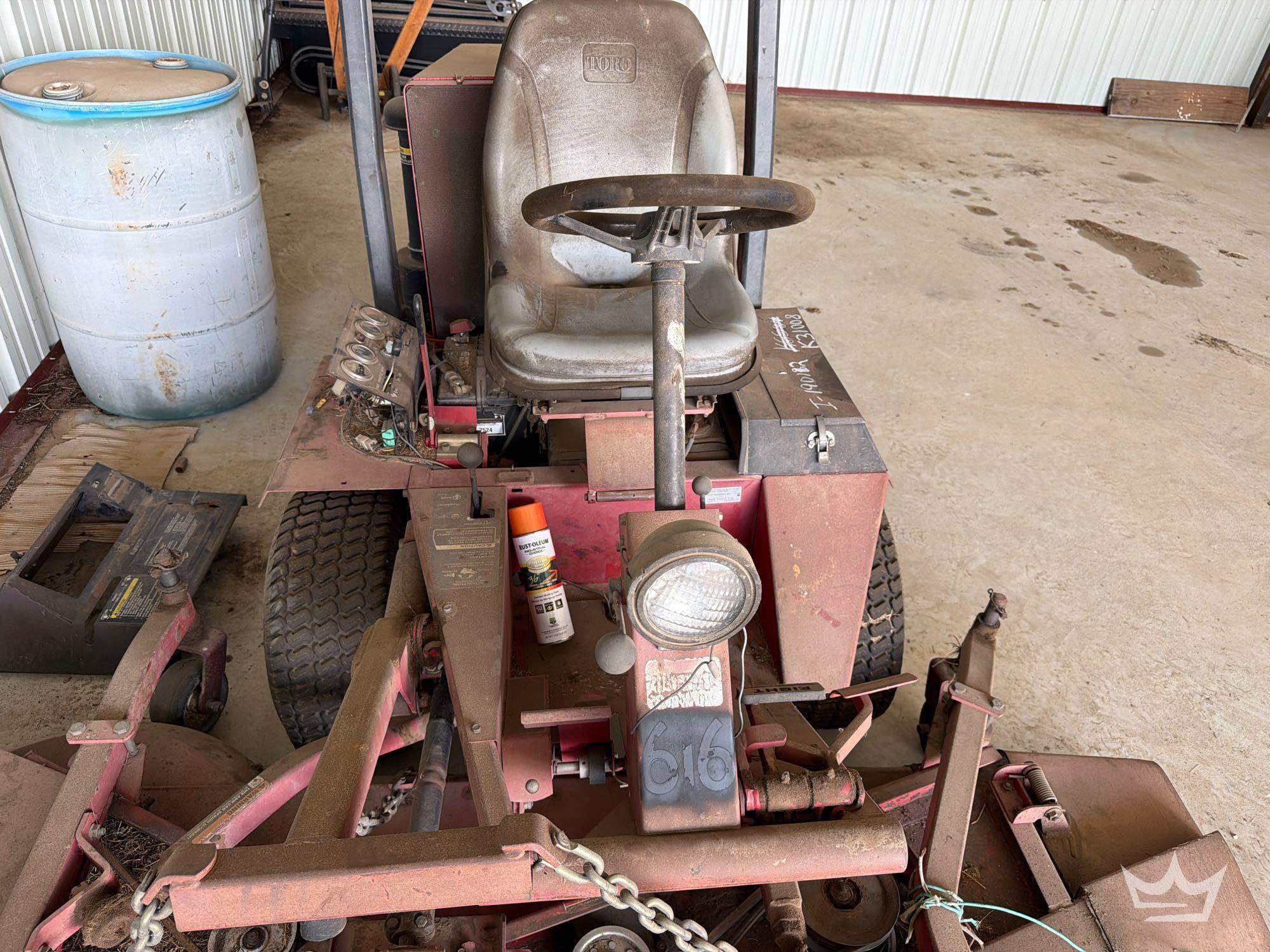 1993 Toro 325D