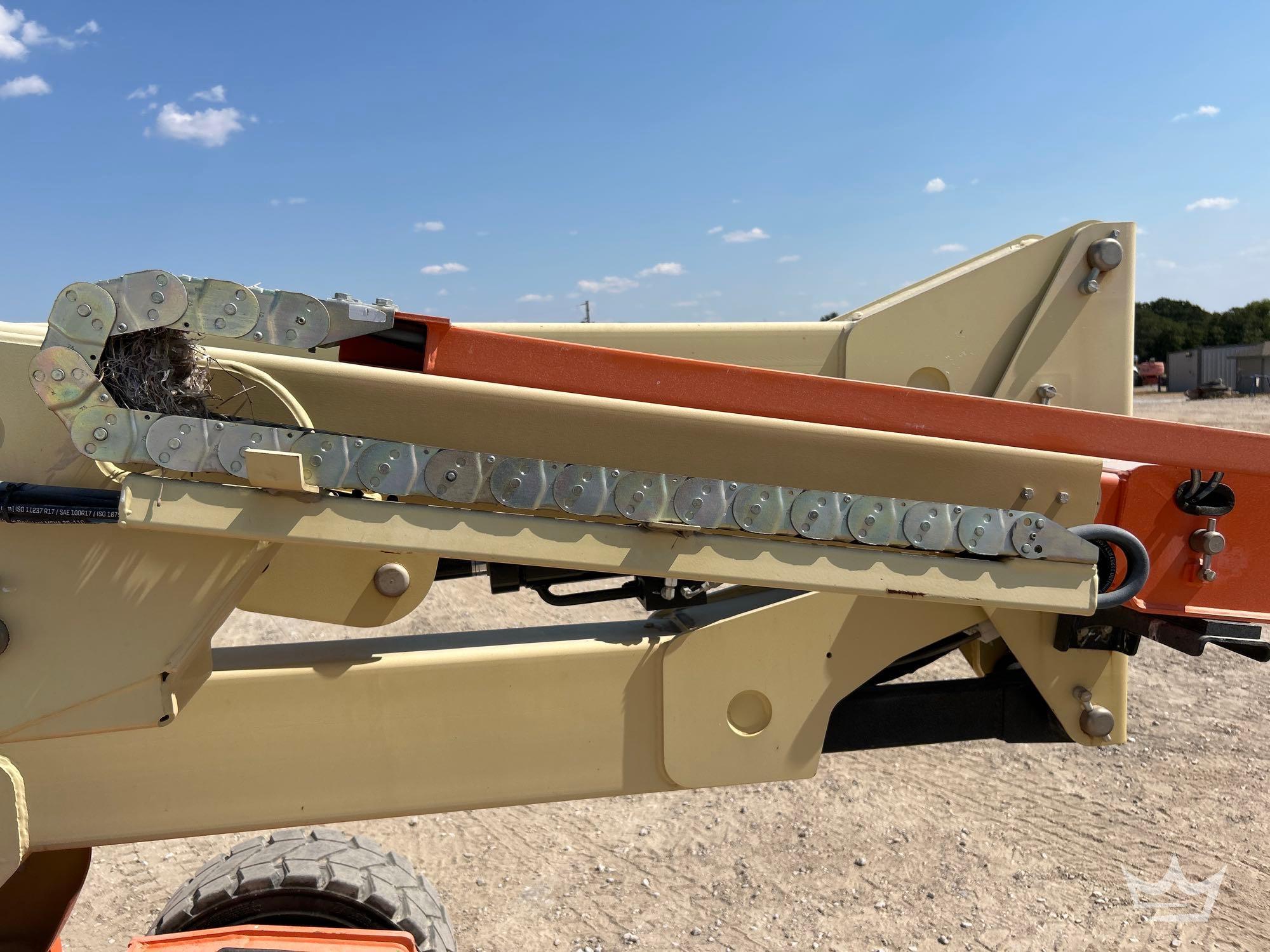 2016 JLG E450AJ