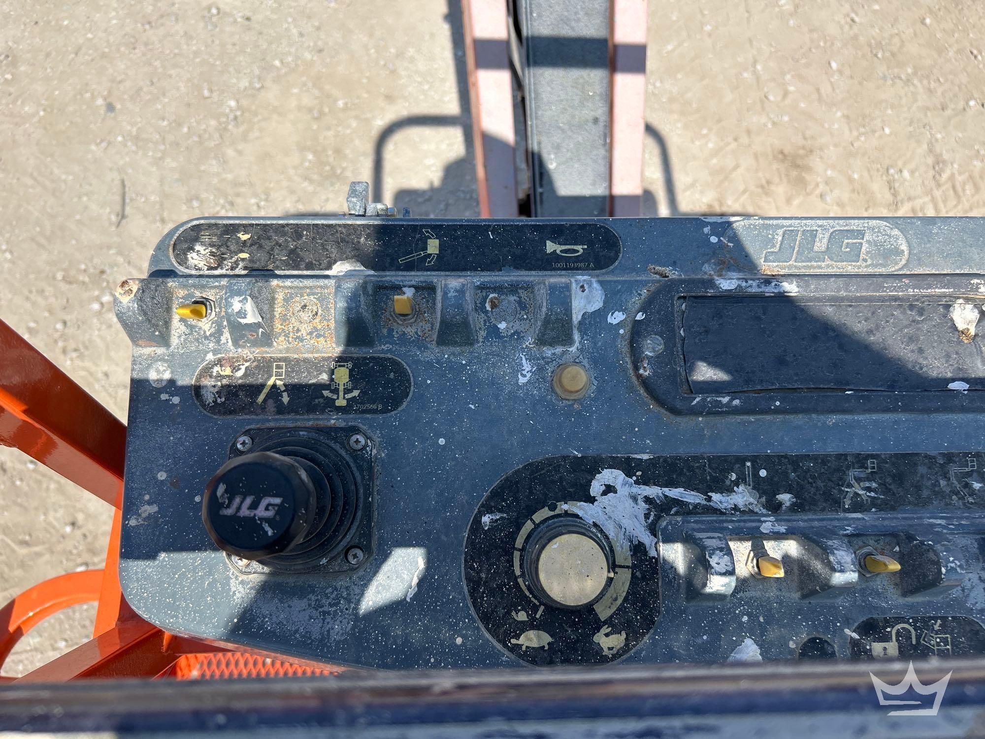 2016 JLG E450AJ