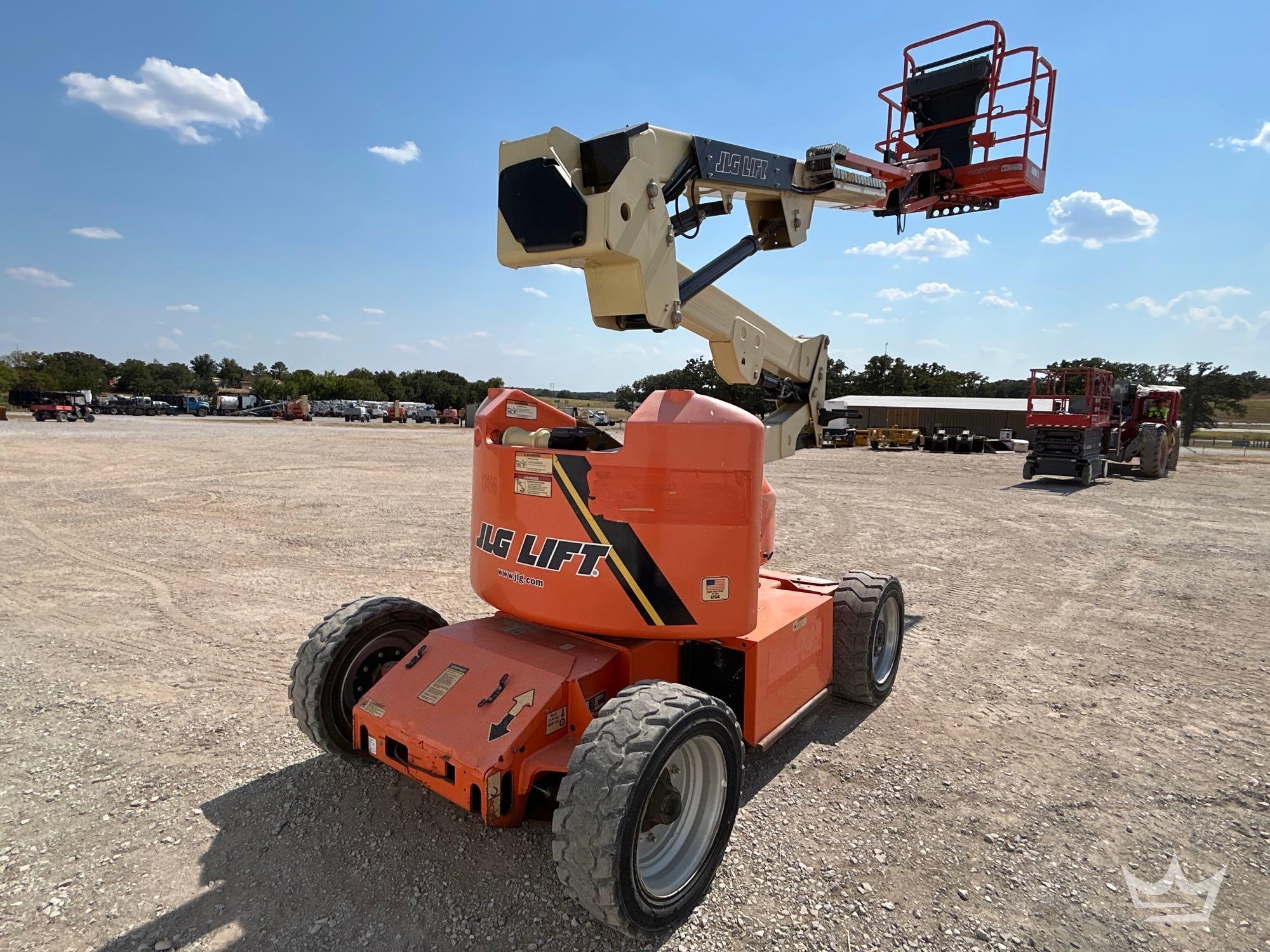 2016 JLG E450AJ
