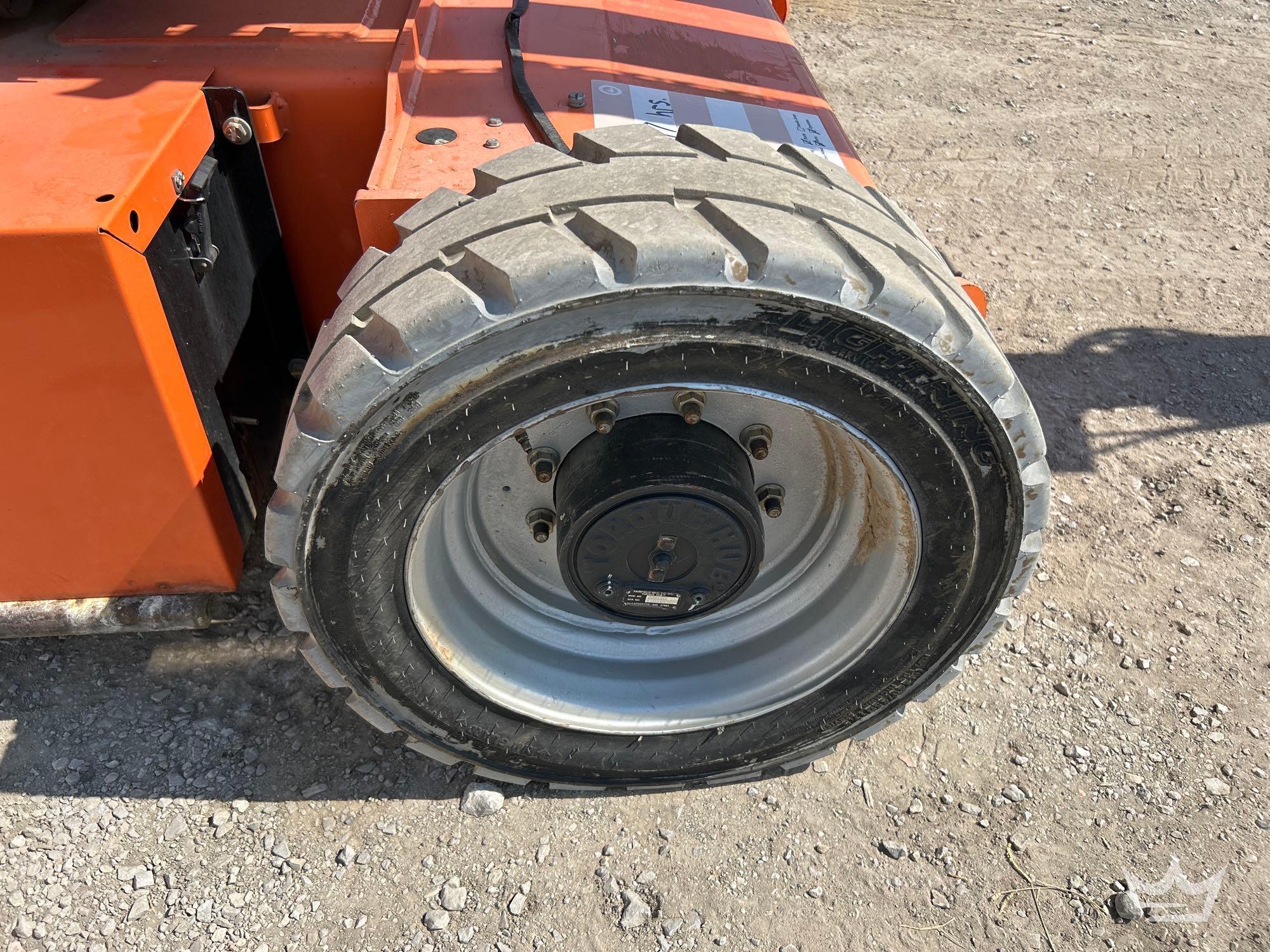2016 JLG E450AJ