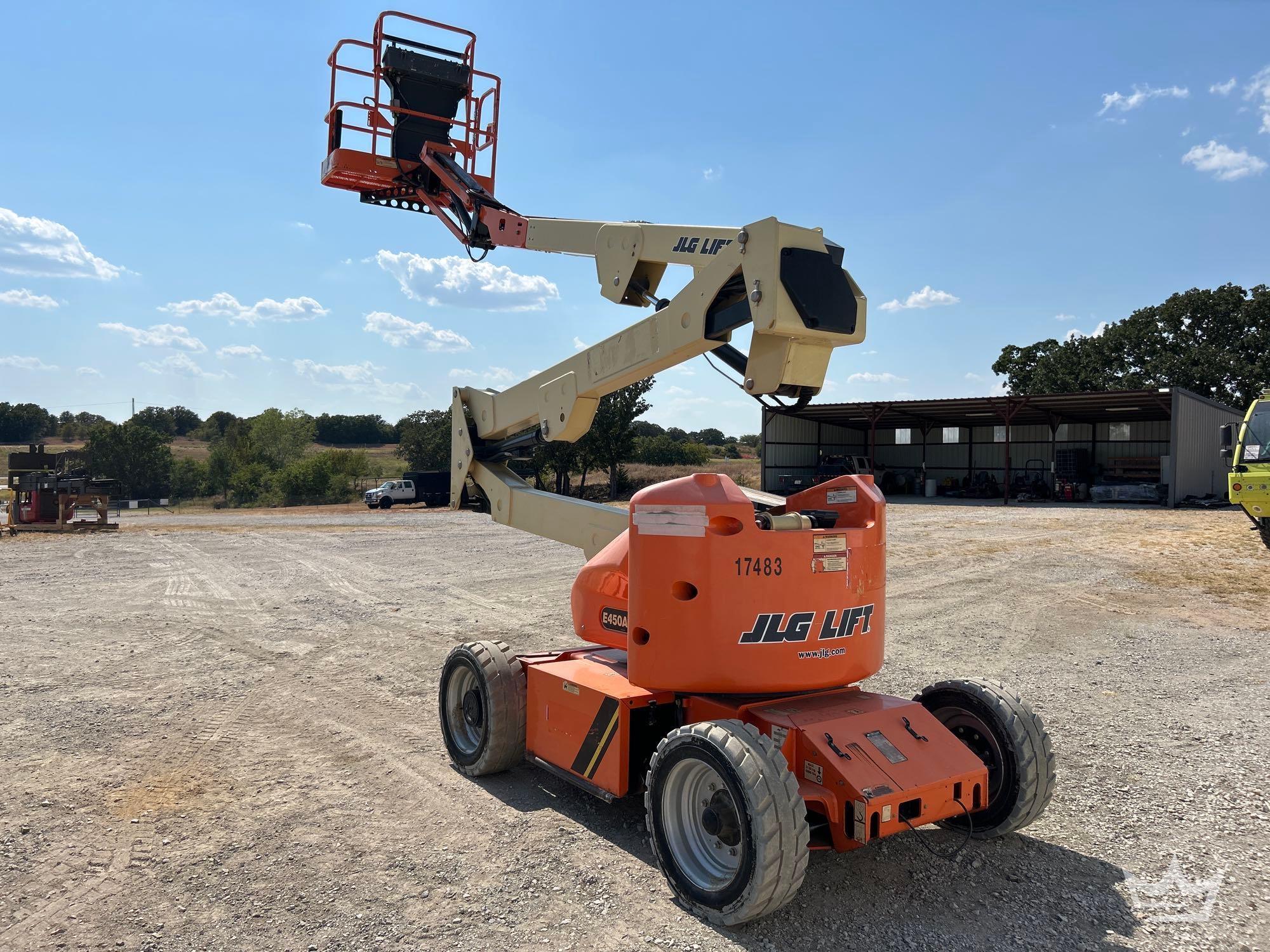 2016 JLG E450AJ