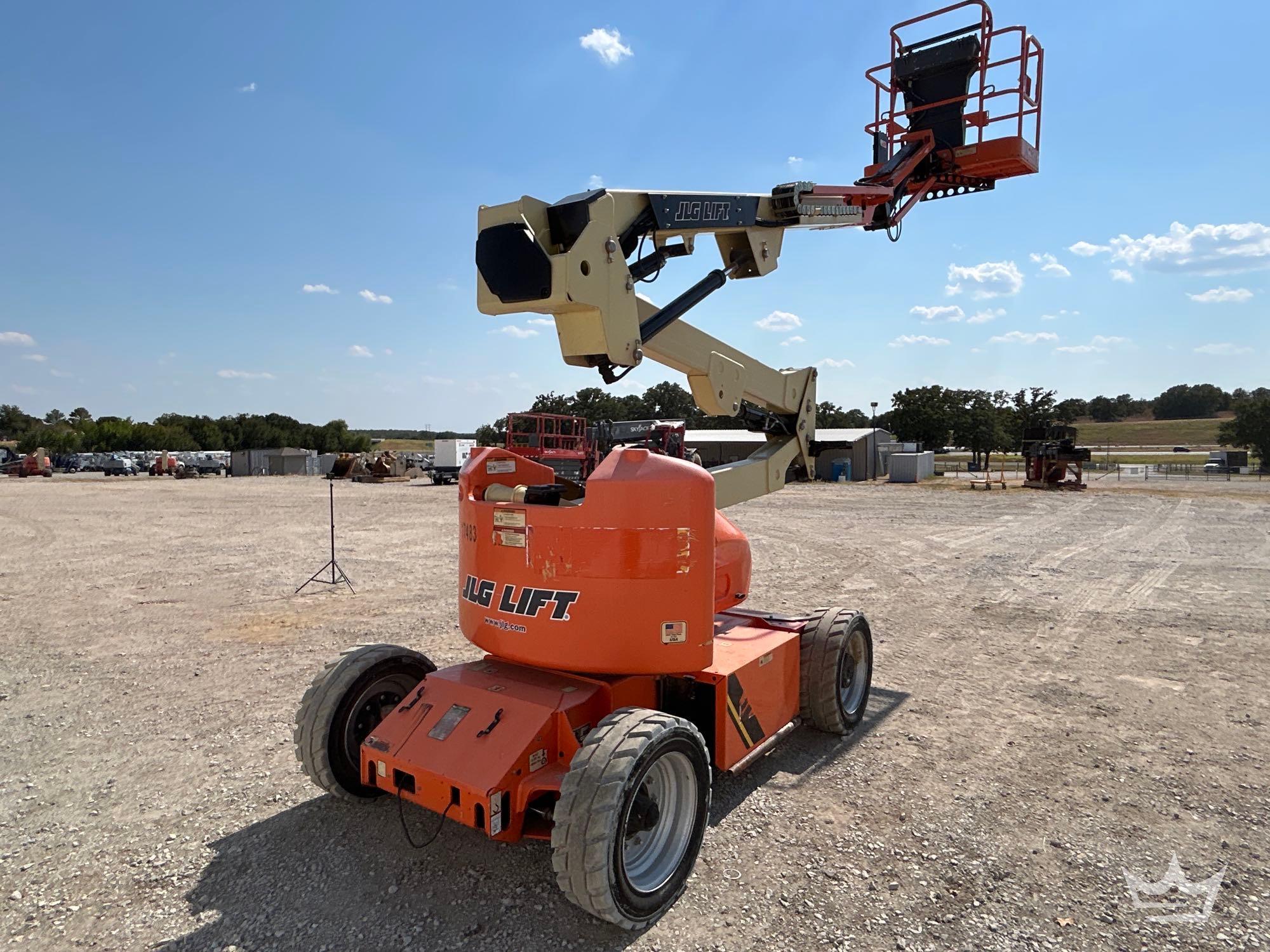 2016 JLG E450AJ