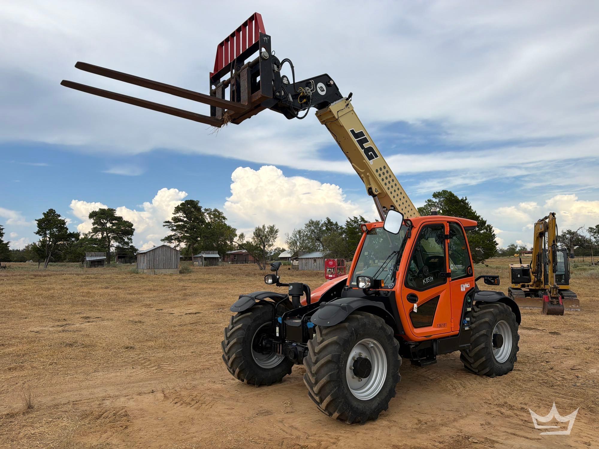 2023 JLG 925