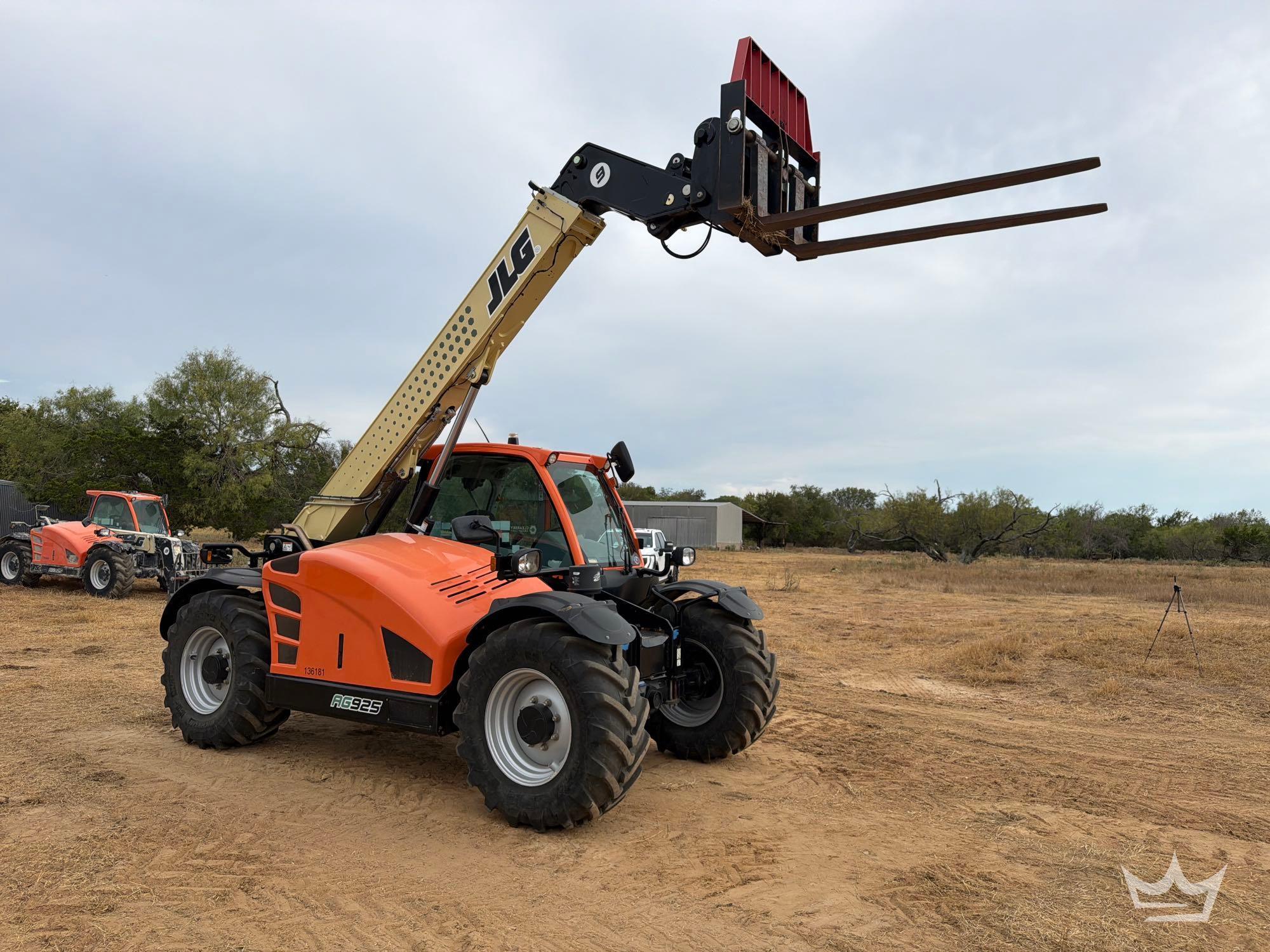 2023 JLG 925