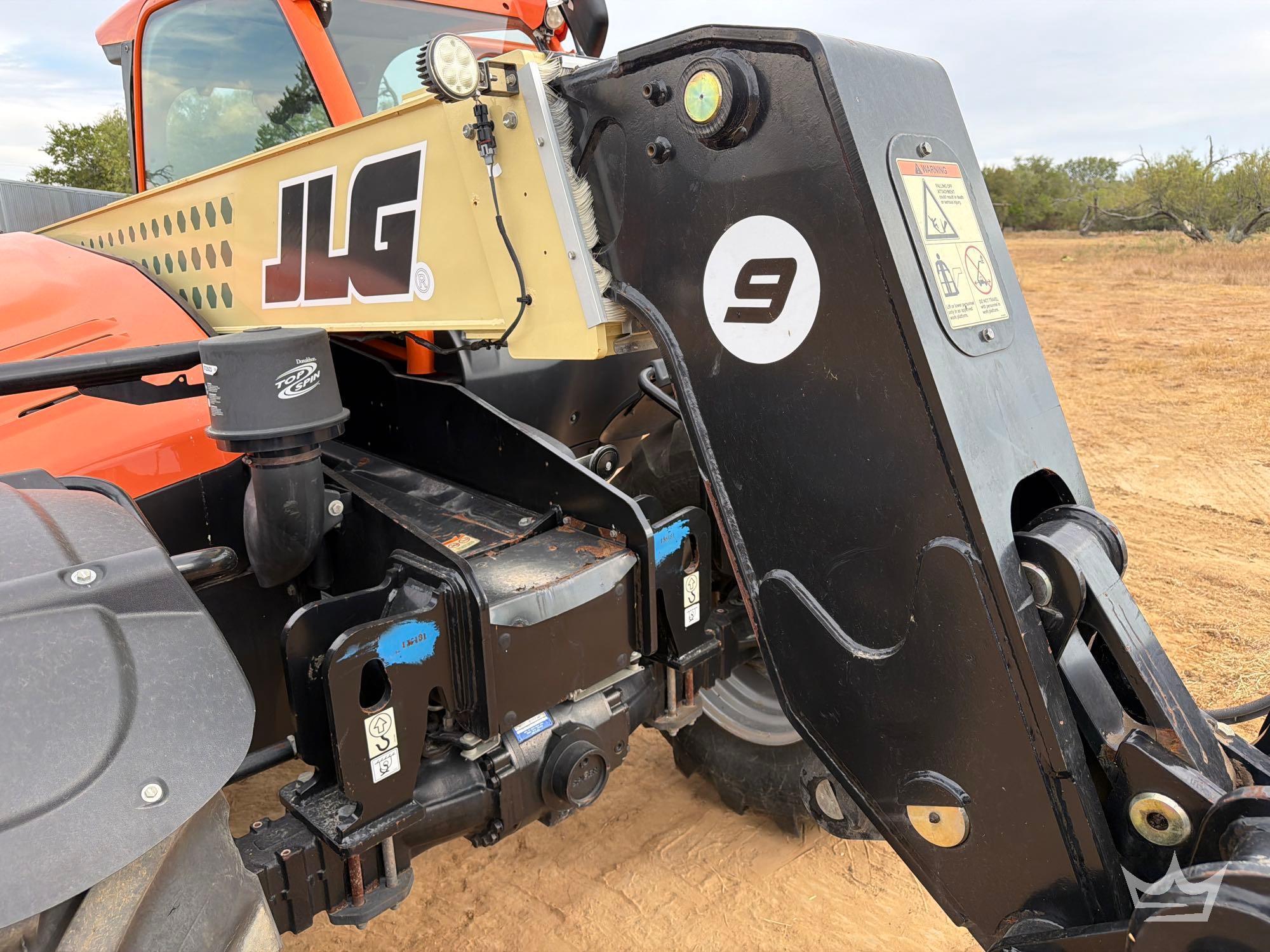 2023 JLG 925