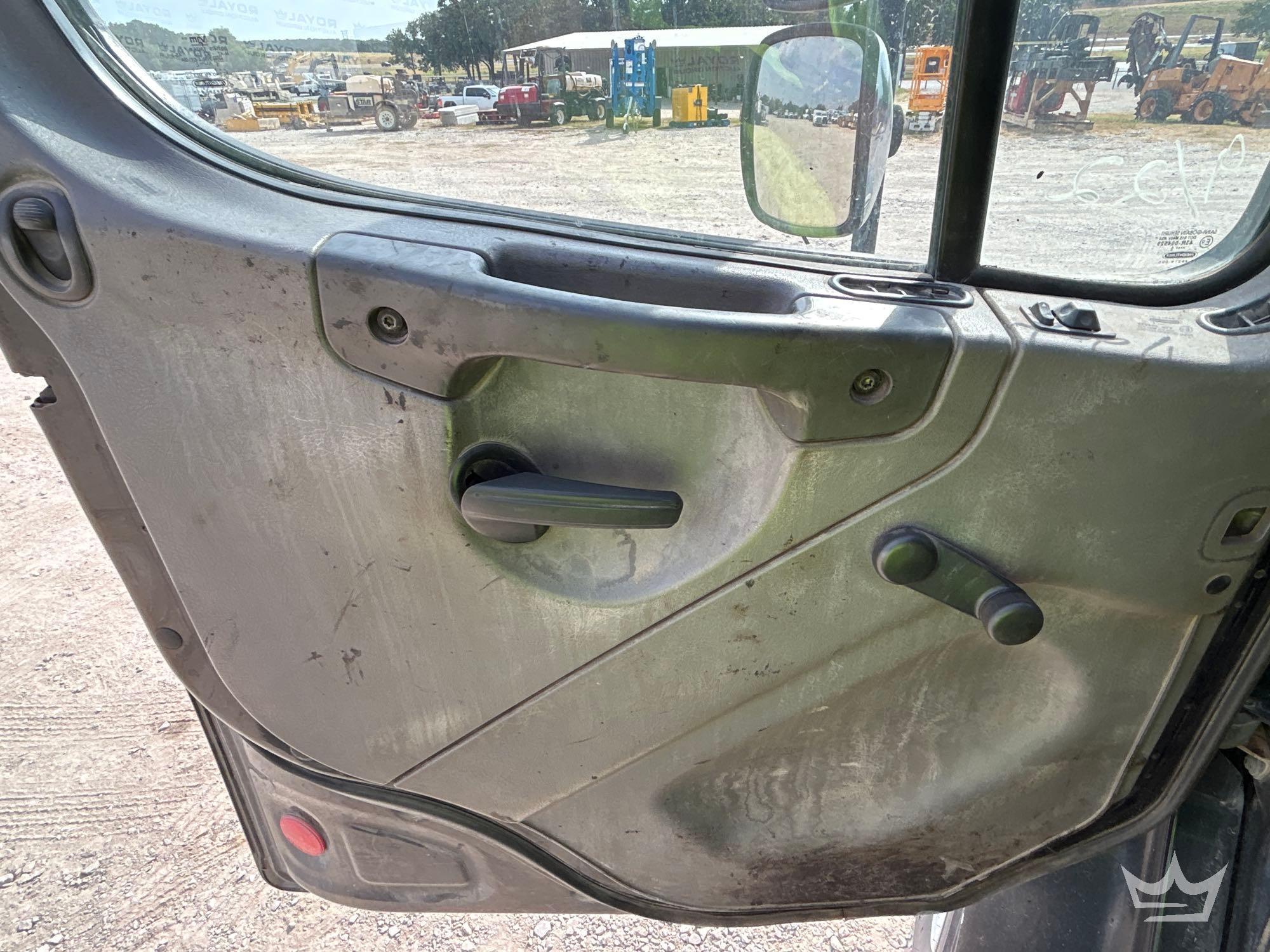 2016 Freightliner M2106