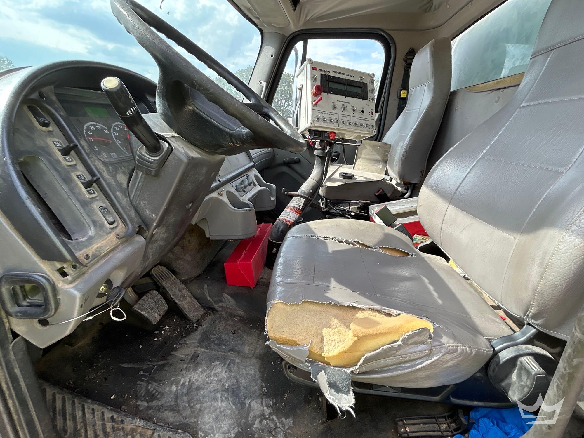 2016 Freightliner M2106