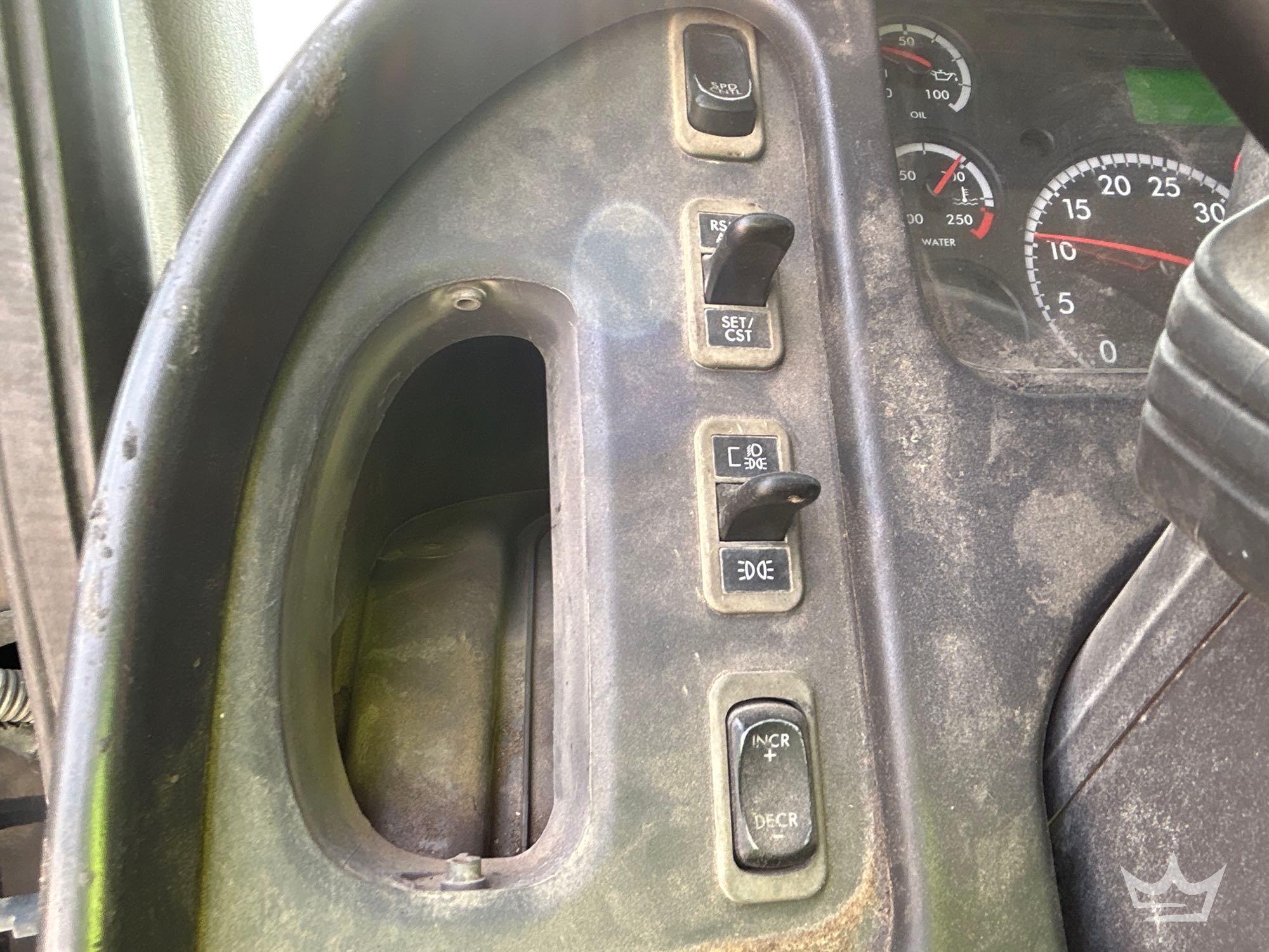 2016 Freightliner M2106
