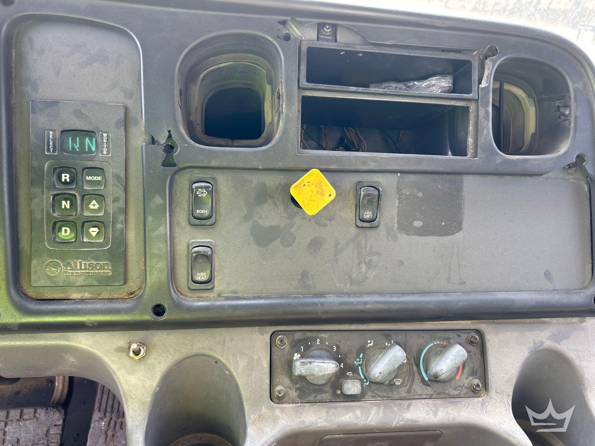 2016 Freightliner M2106