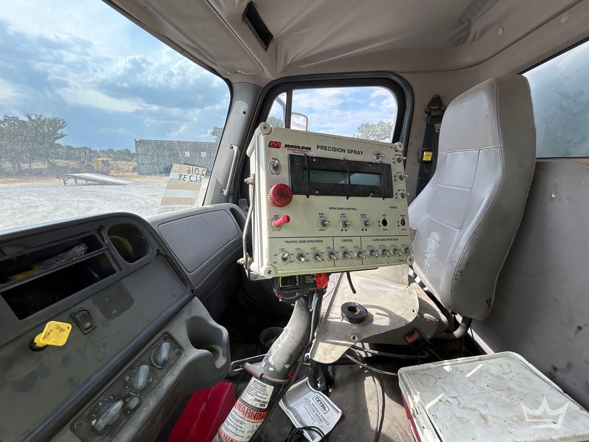 2016 Freightliner M2106
