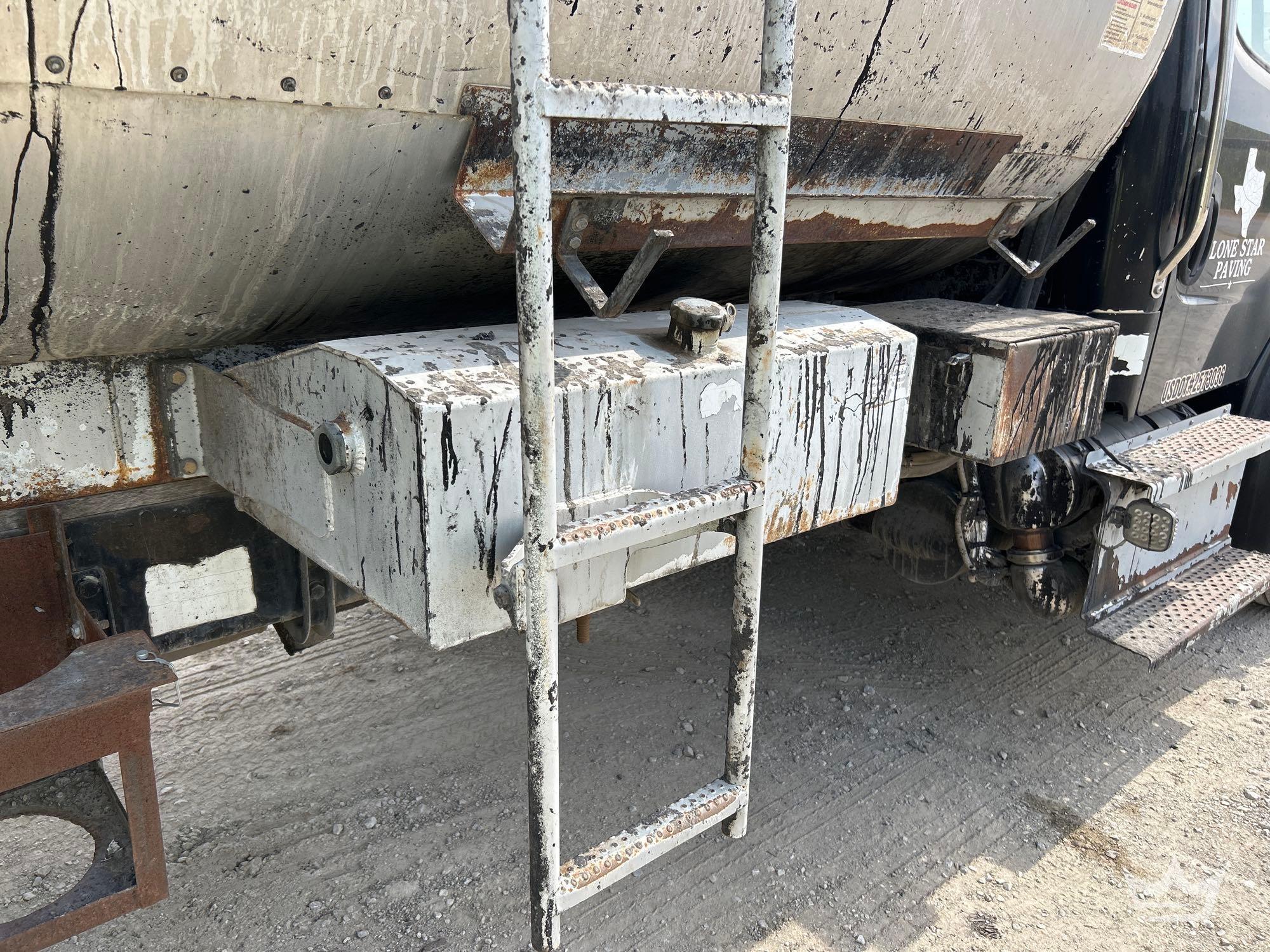 2016 Freightliner M2106