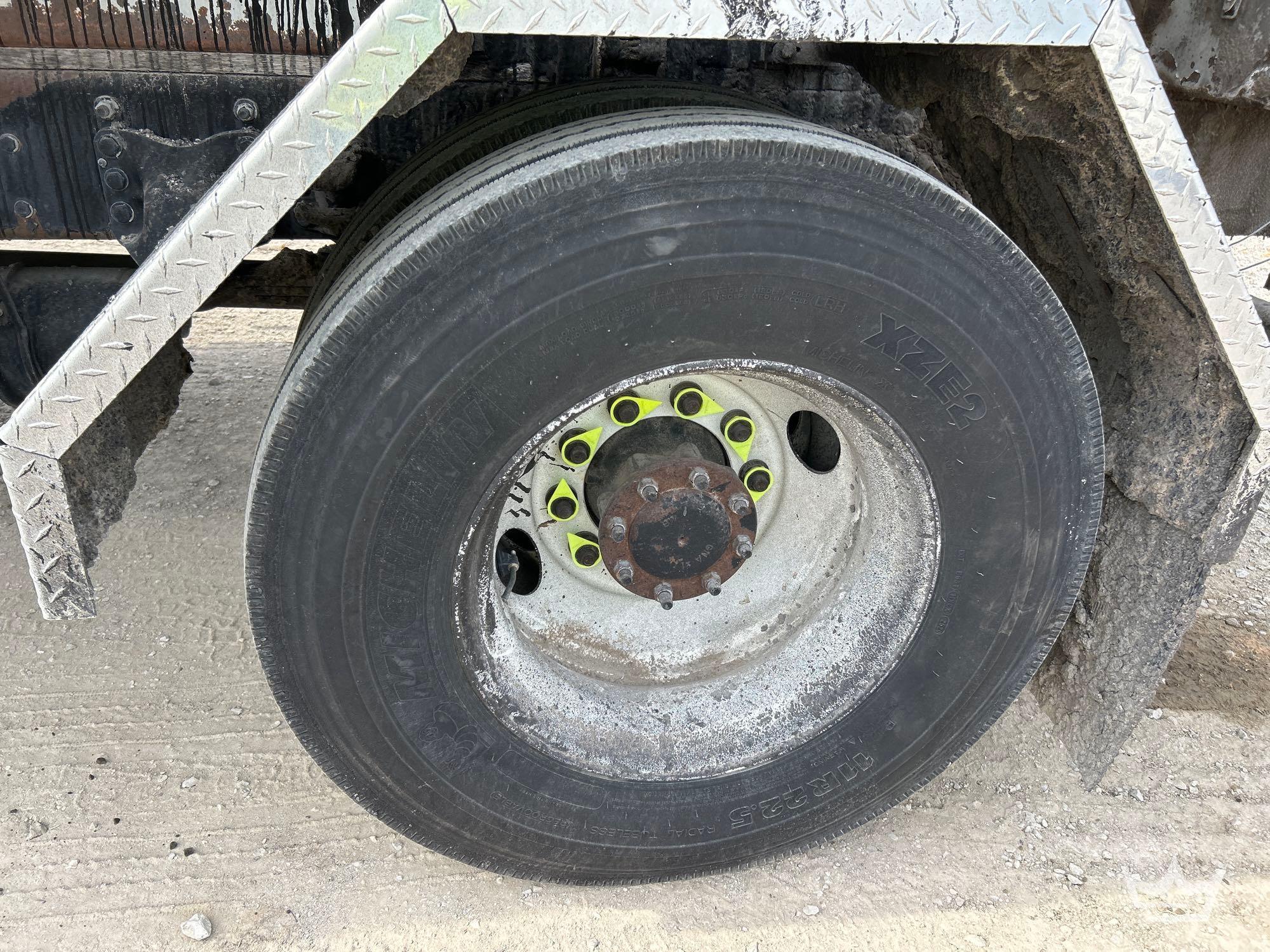 2016 Freightliner M2106