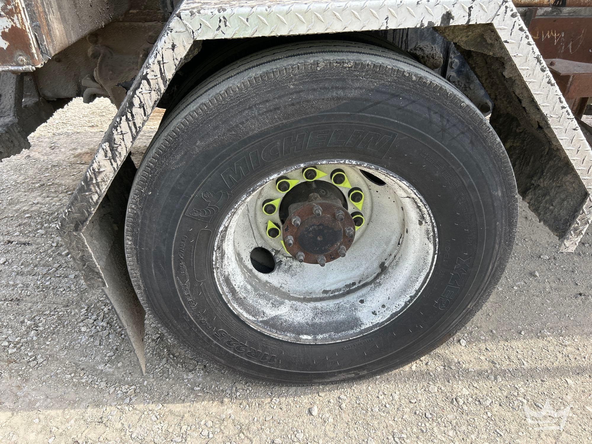 2016 Freightliner M2106