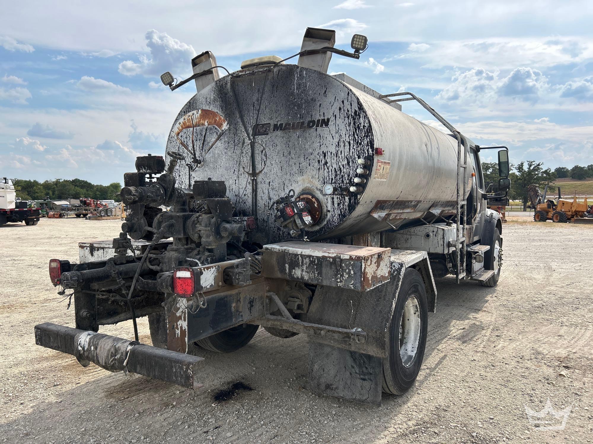 2016 Freightliner M2106