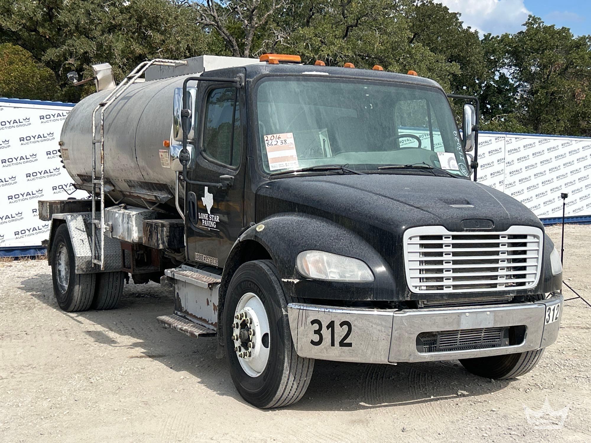 2016 Freightliner M2106