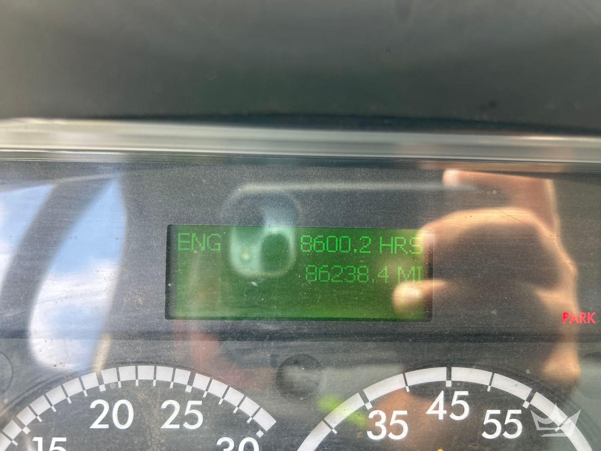 2016 Freightliner M2106