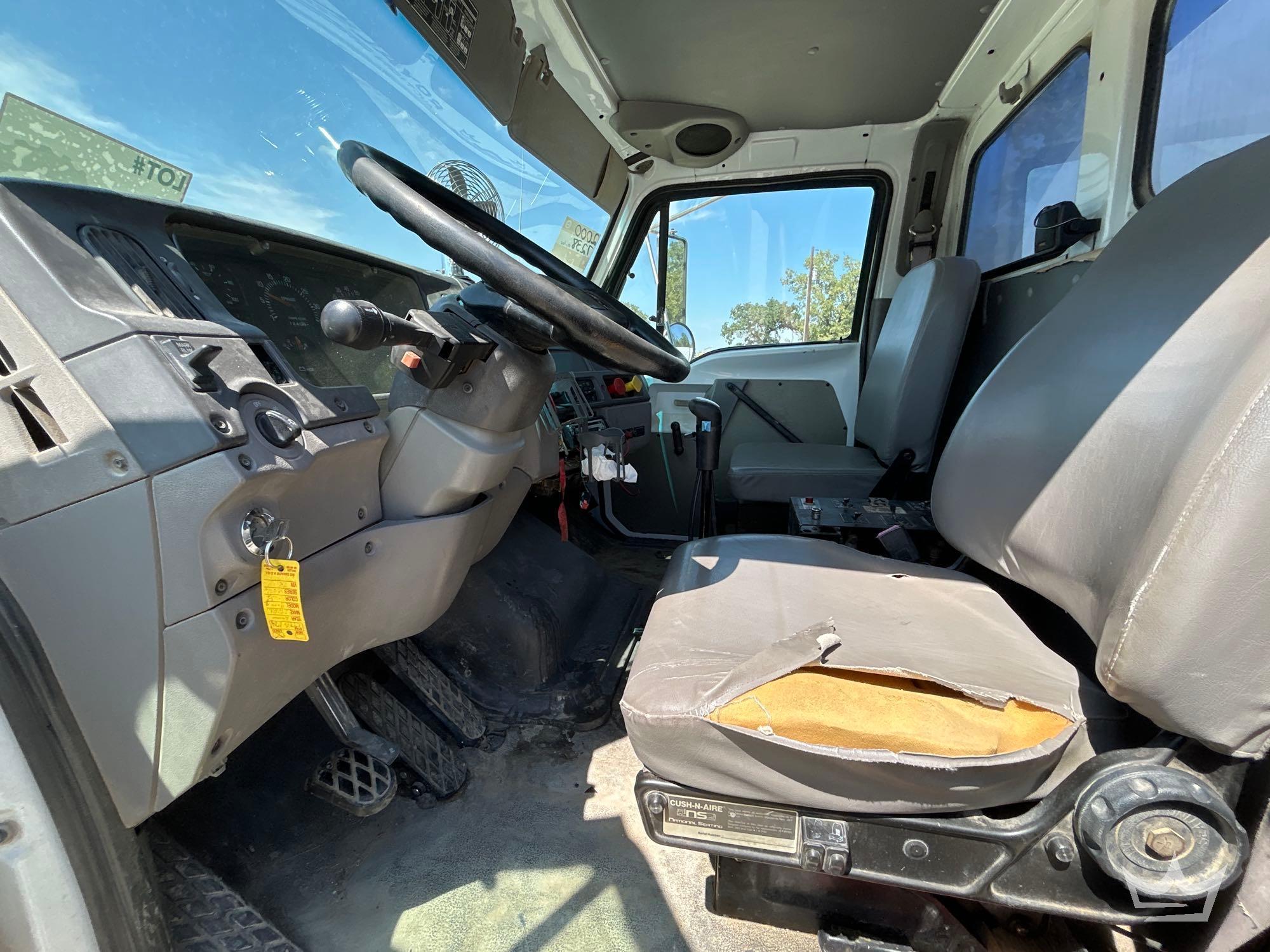 2000 Sterling L7500