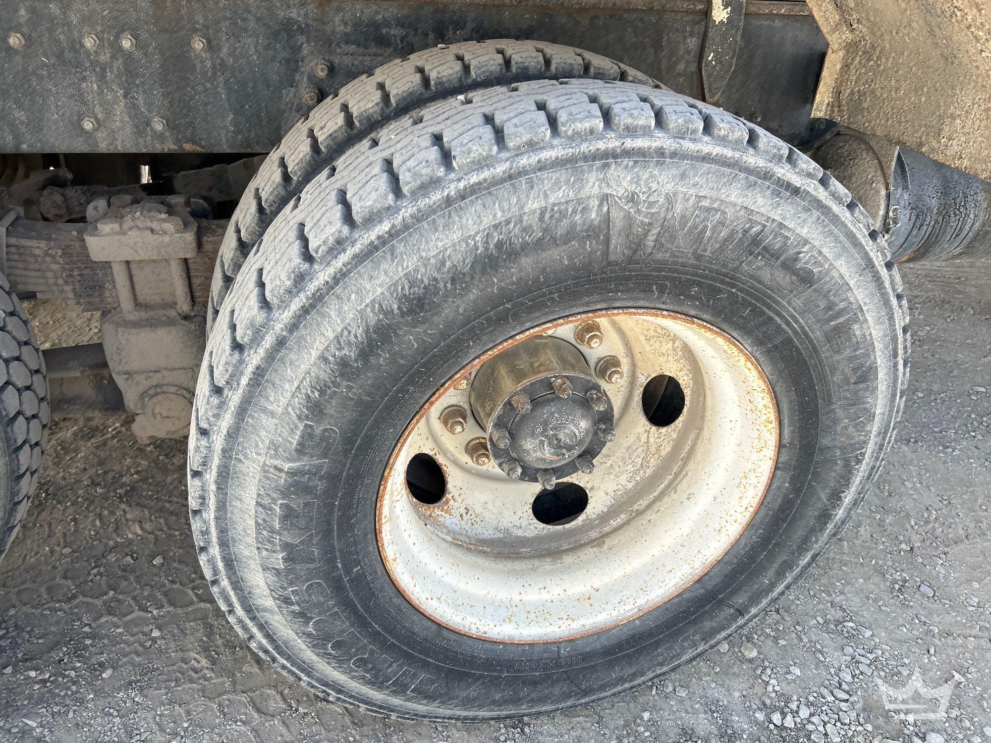 2000 Sterling L7500