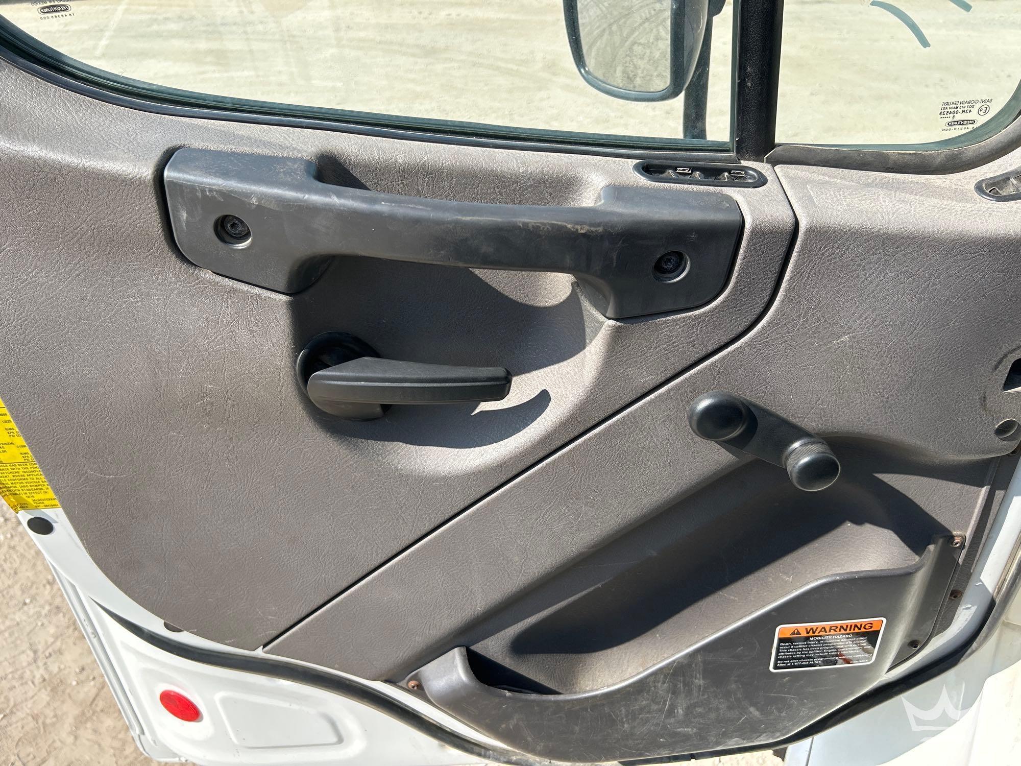 2019 Freightliner M2106