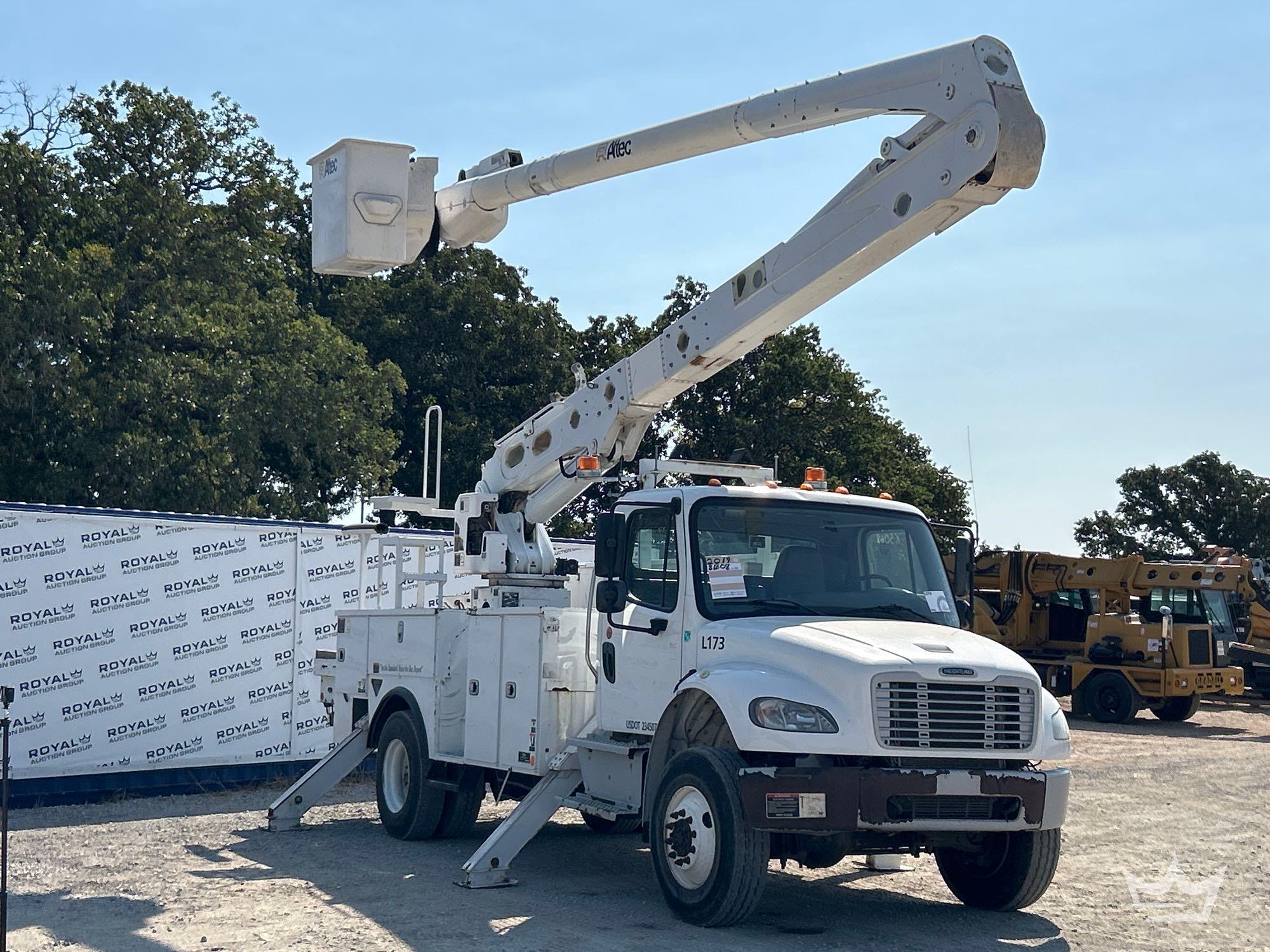 2019 Freightliner M2106