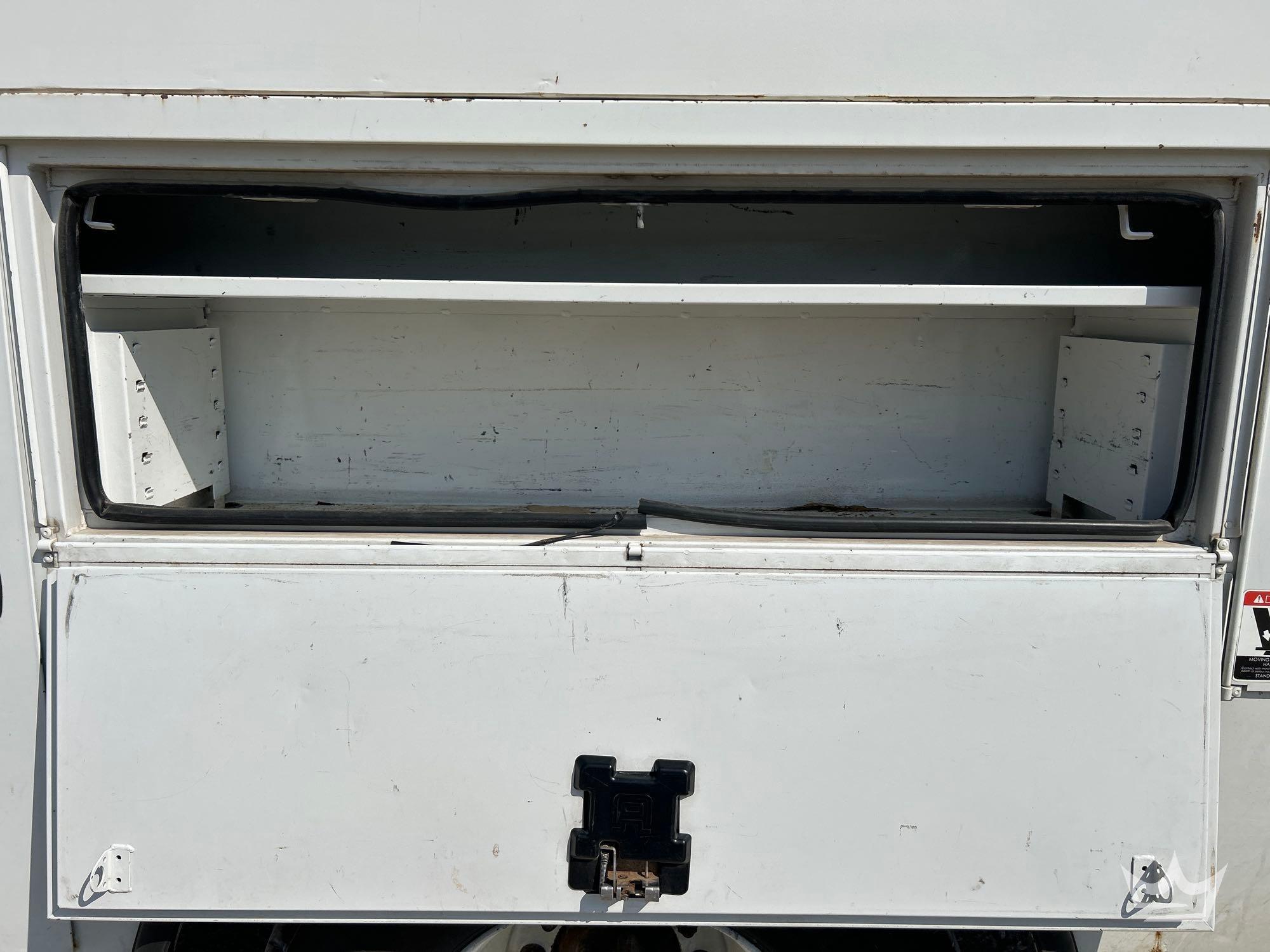 2019 Freightliner M2106