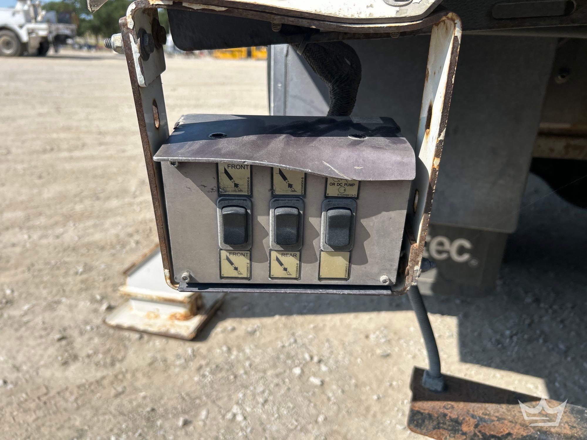 2019 Freightliner M2106