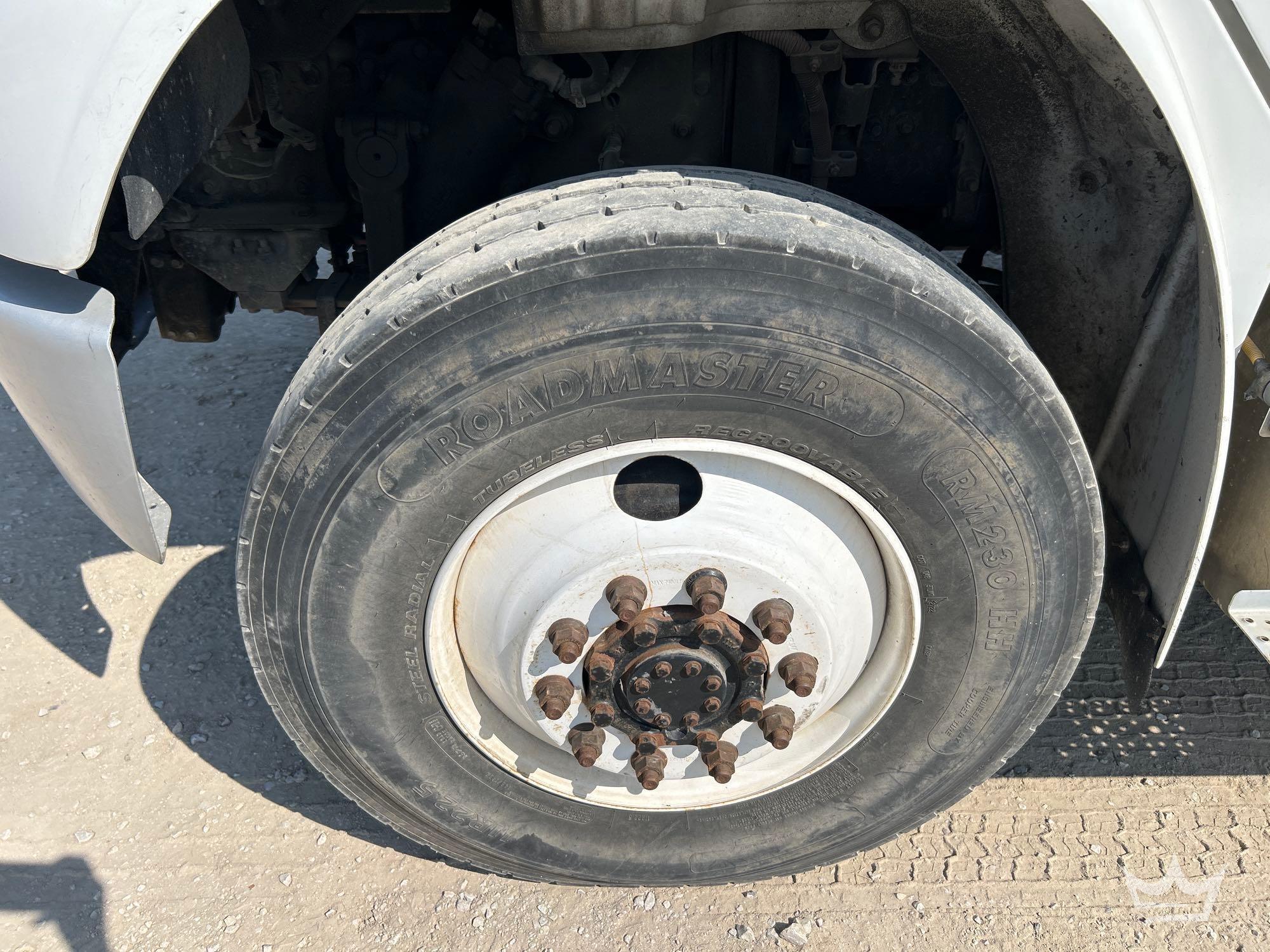 2019 Freightliner M2106