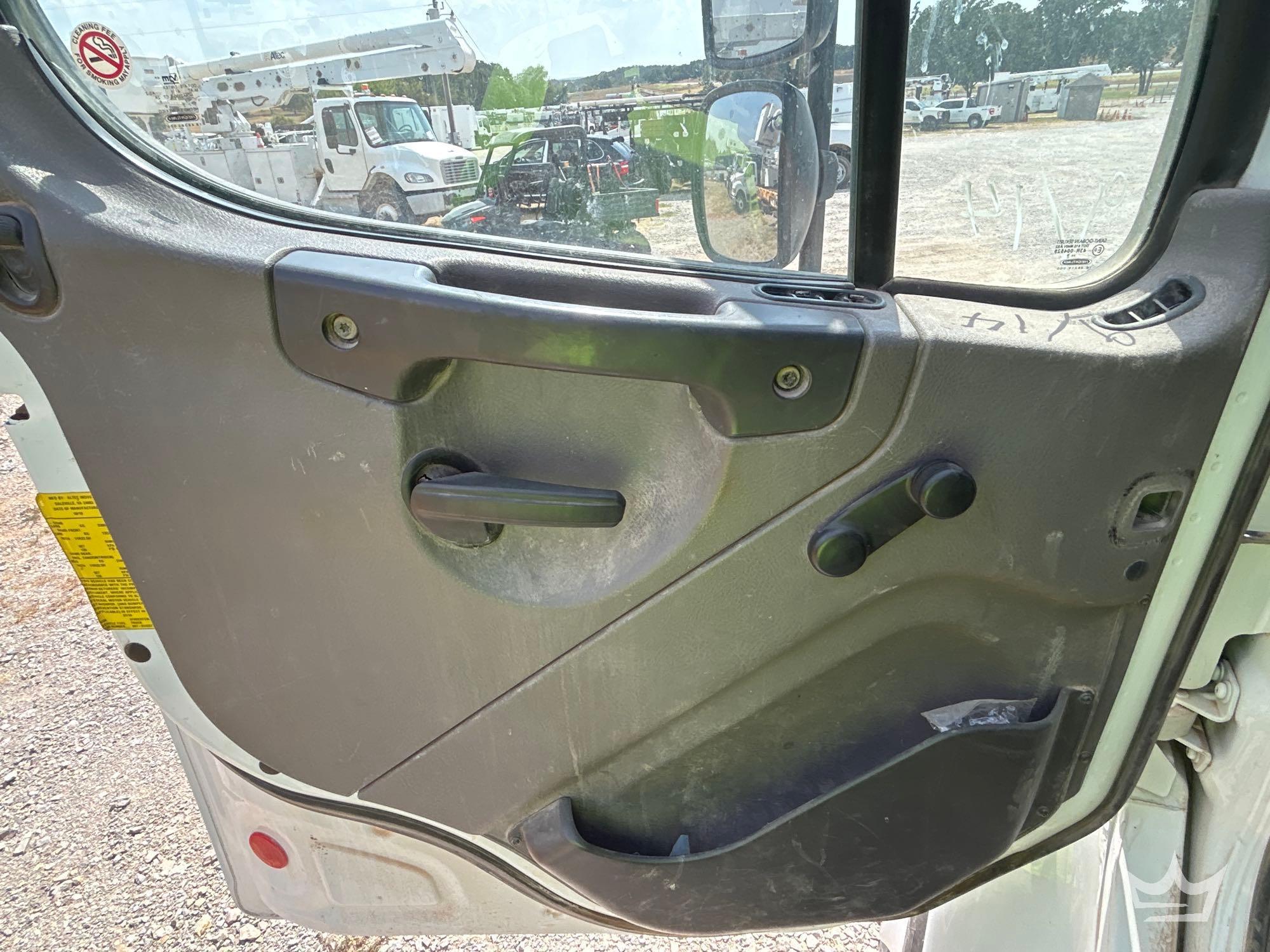 2020 Freightliner M2 106