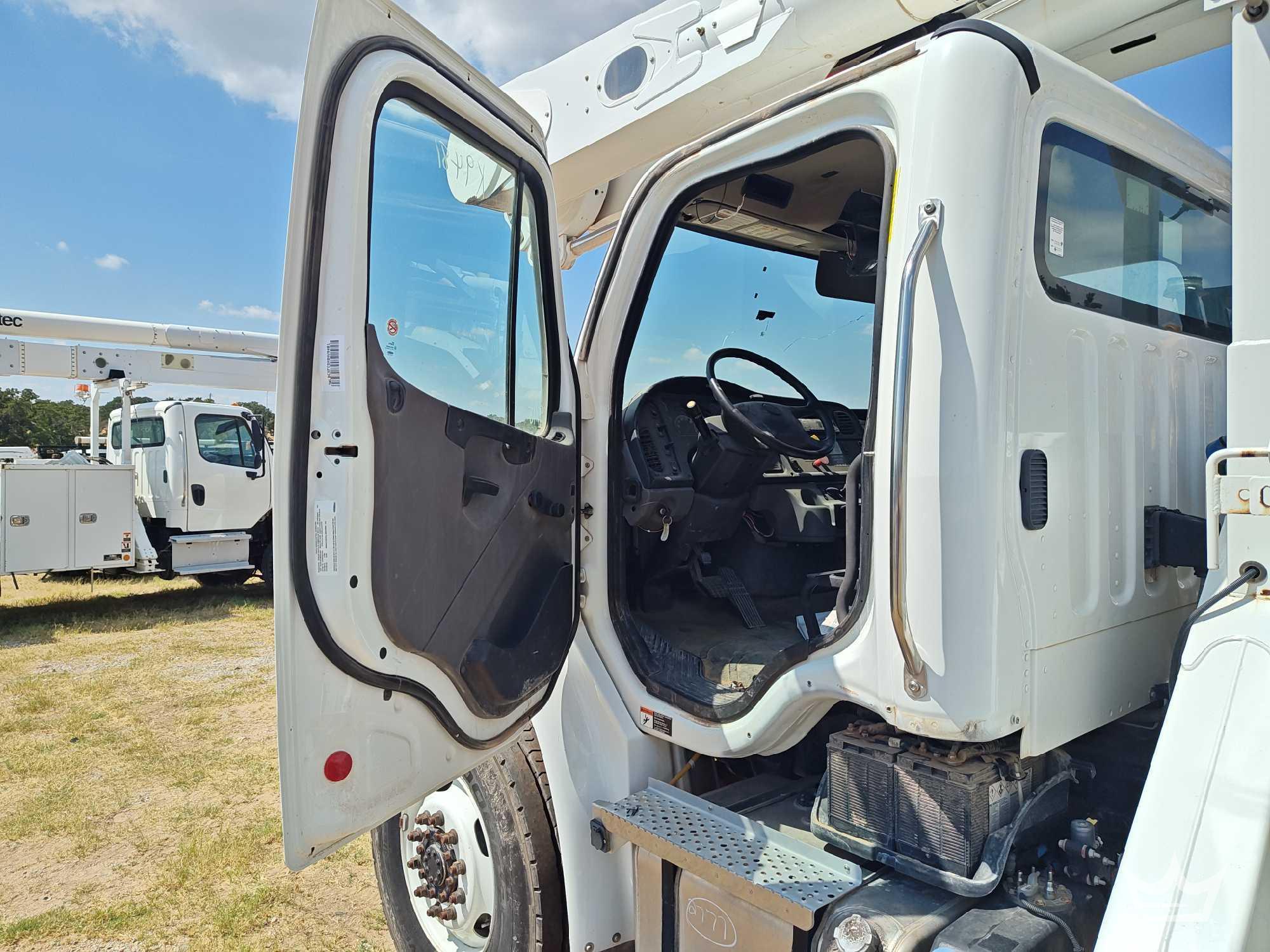 2021 Freightliner M2 106