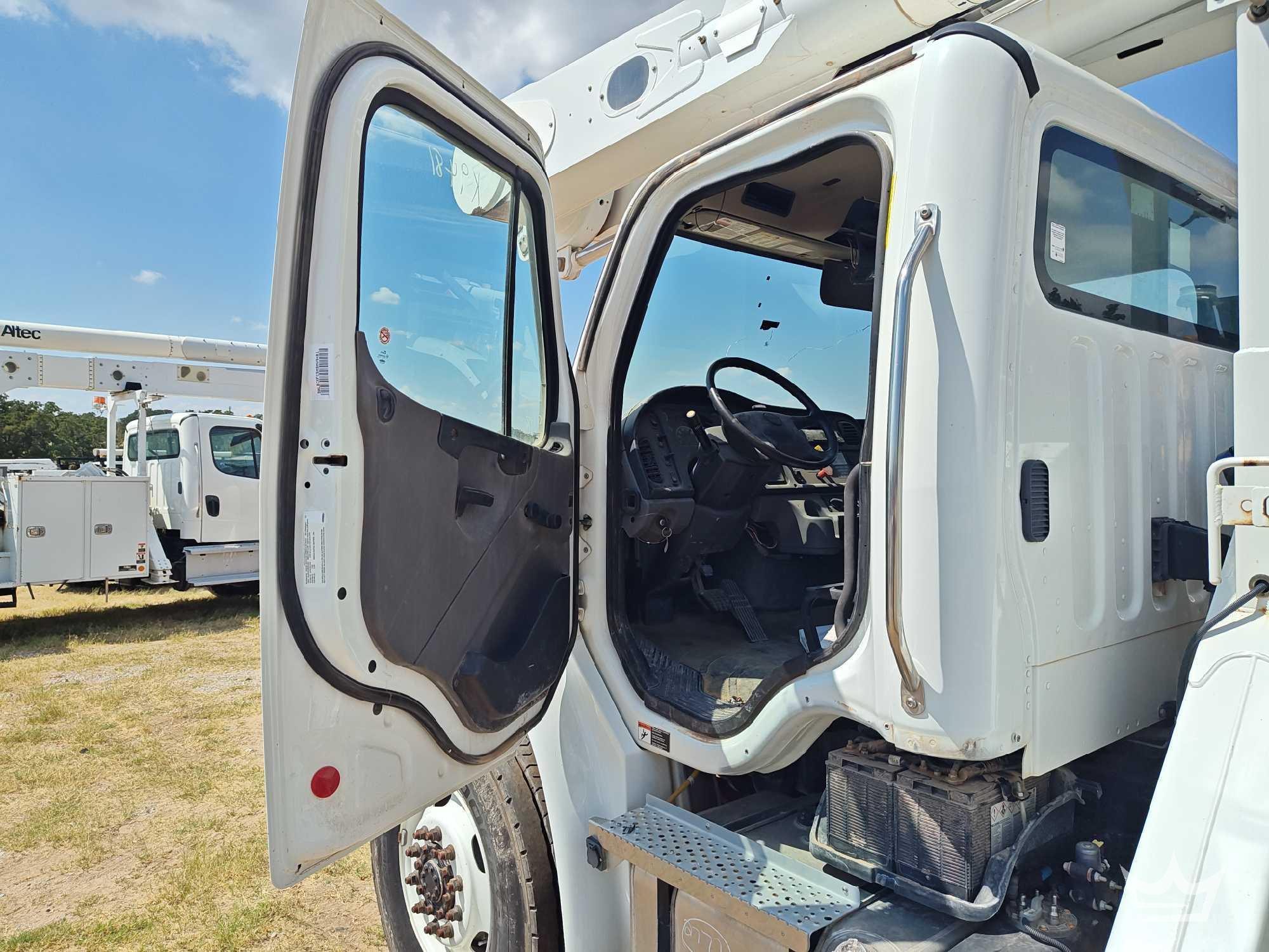 2021 Freightliner M2 106