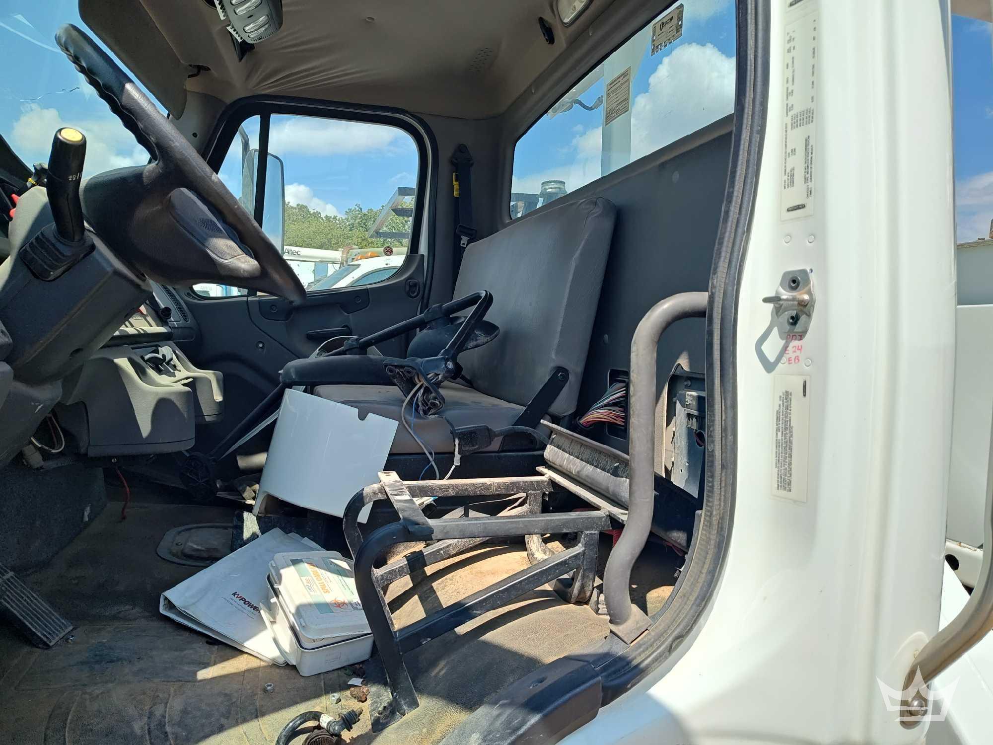 2021 Freightliner M2 106