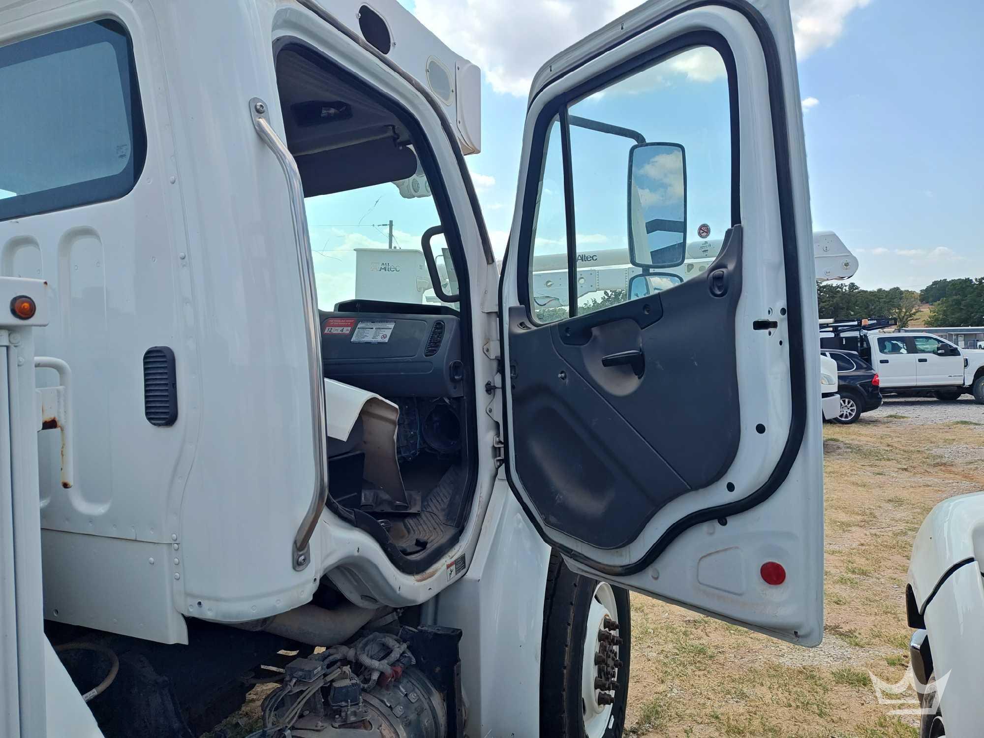 2021 Freightliner M2 106