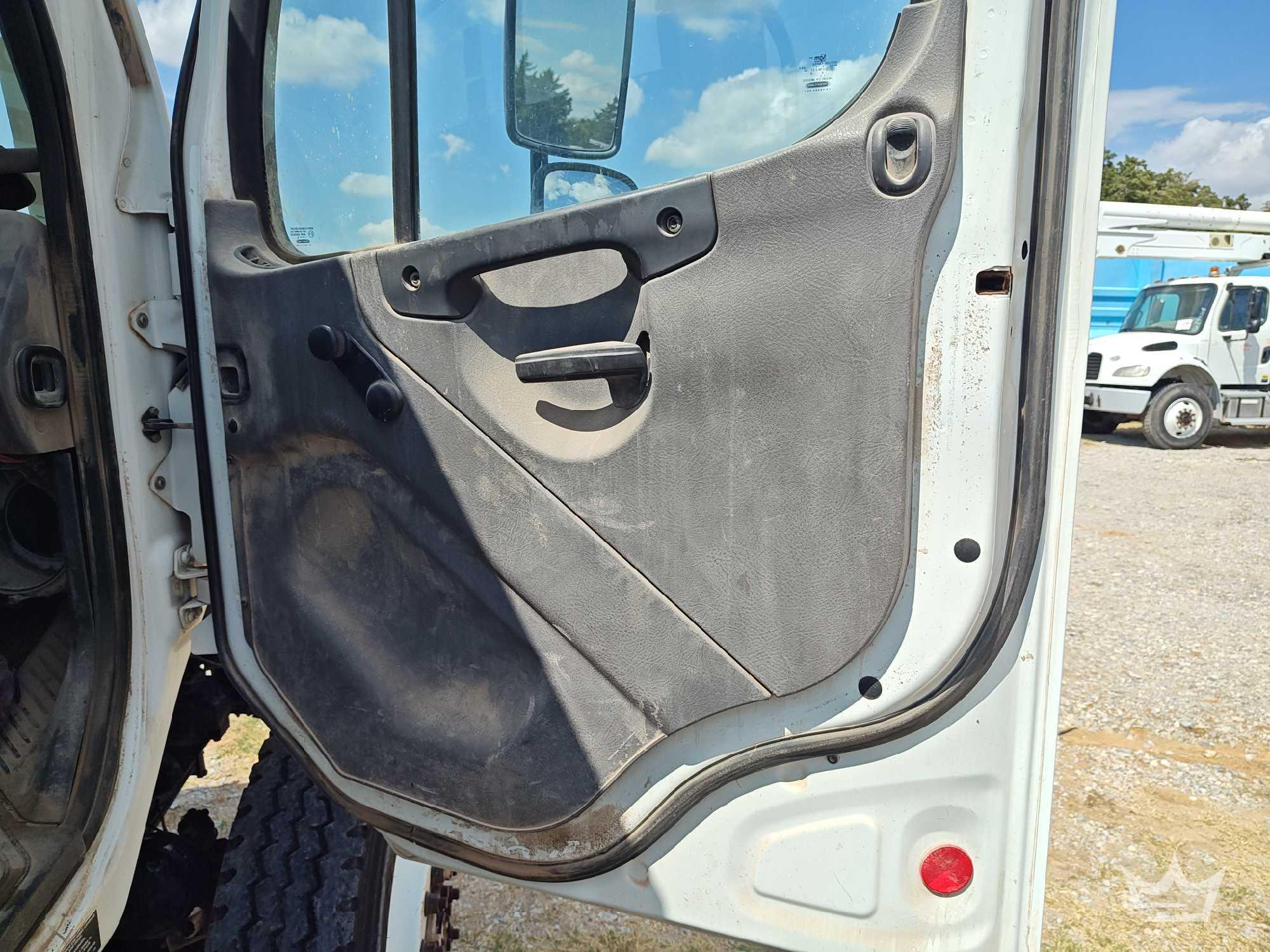 2019 Freightliner M2 106