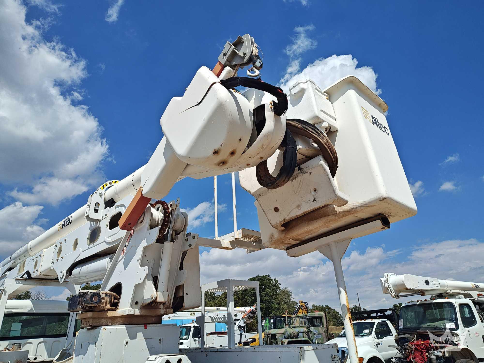 2019 Freightliner M2 106