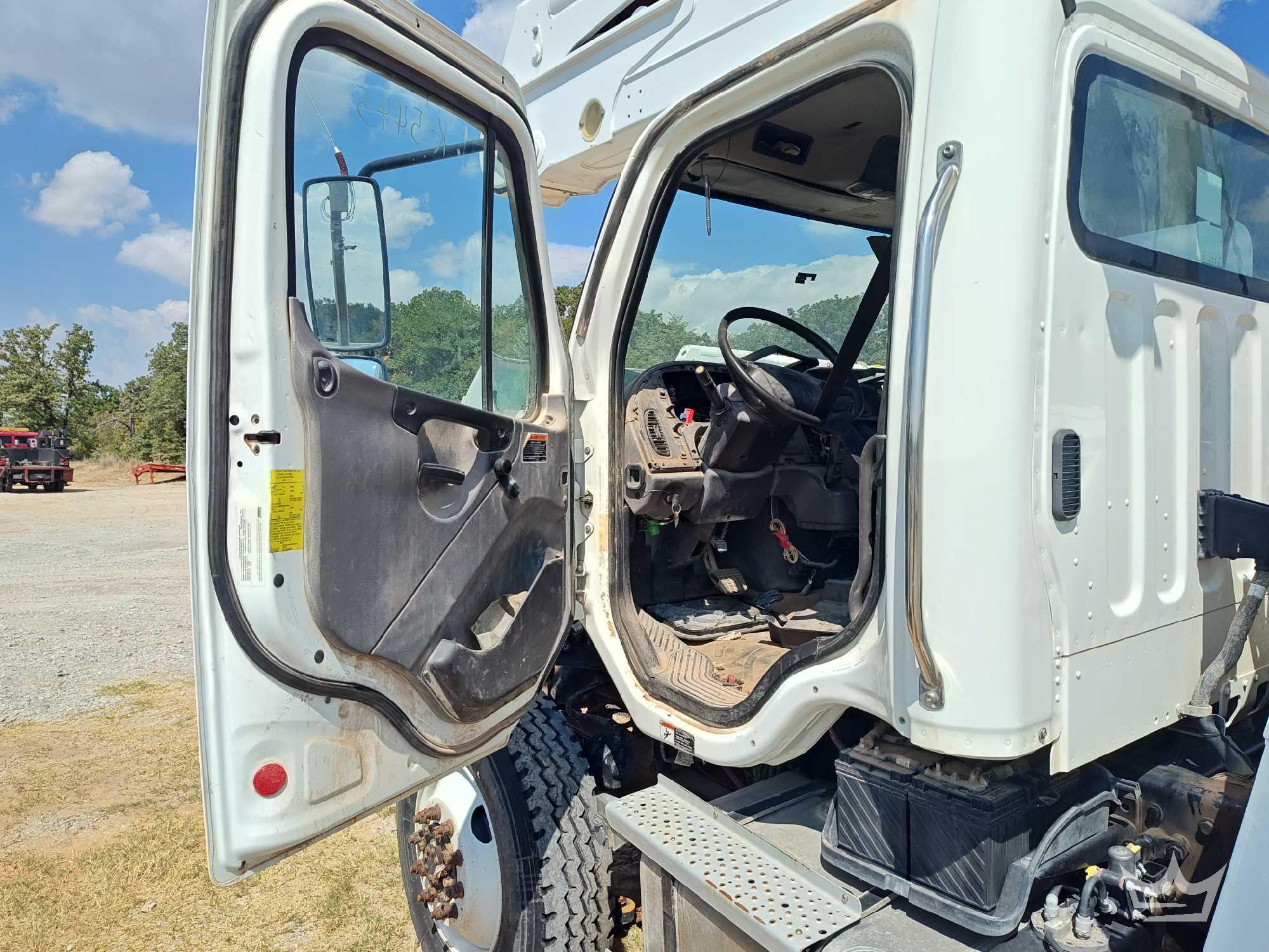 2019 Freightliner M2 106