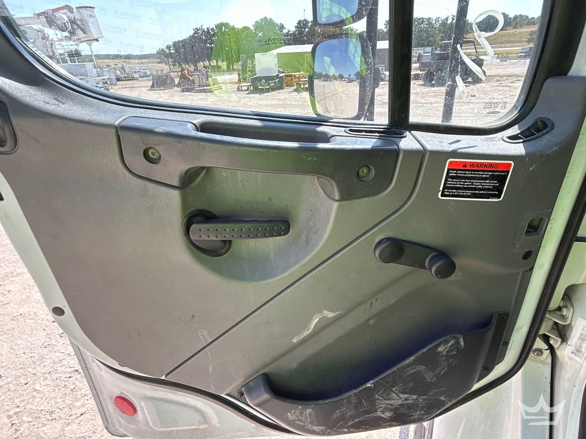 2013 Freightliner M2 106
